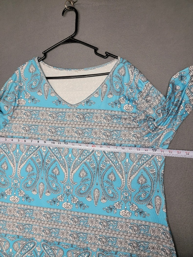 Woman’s Long Sleeve Tunic Tee 22W Plus Size Turquoise Black White Print Stretch