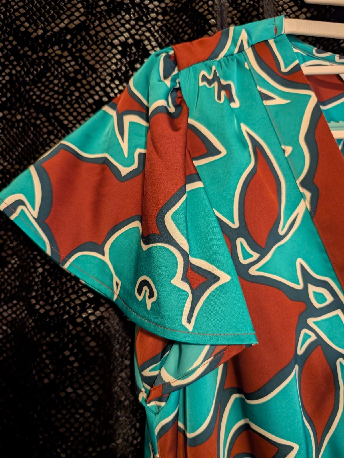 Nine West Women’s Blouse NWT Size S Turquoise Rust Abstract V-Neck Short Sleeve