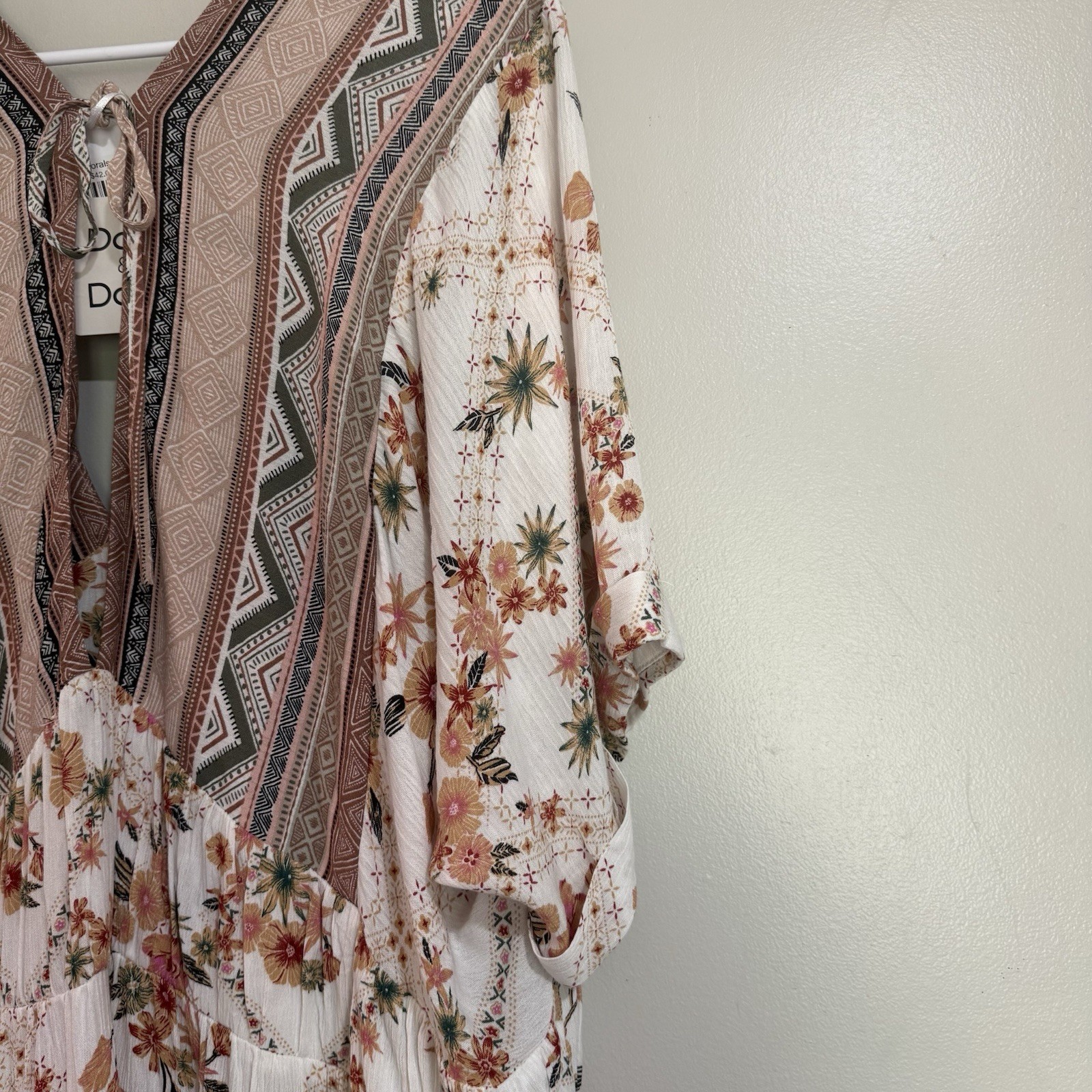 NWT Davi & Dani white muted floral aztec tie vneck babydoll gauze blouse size 3x