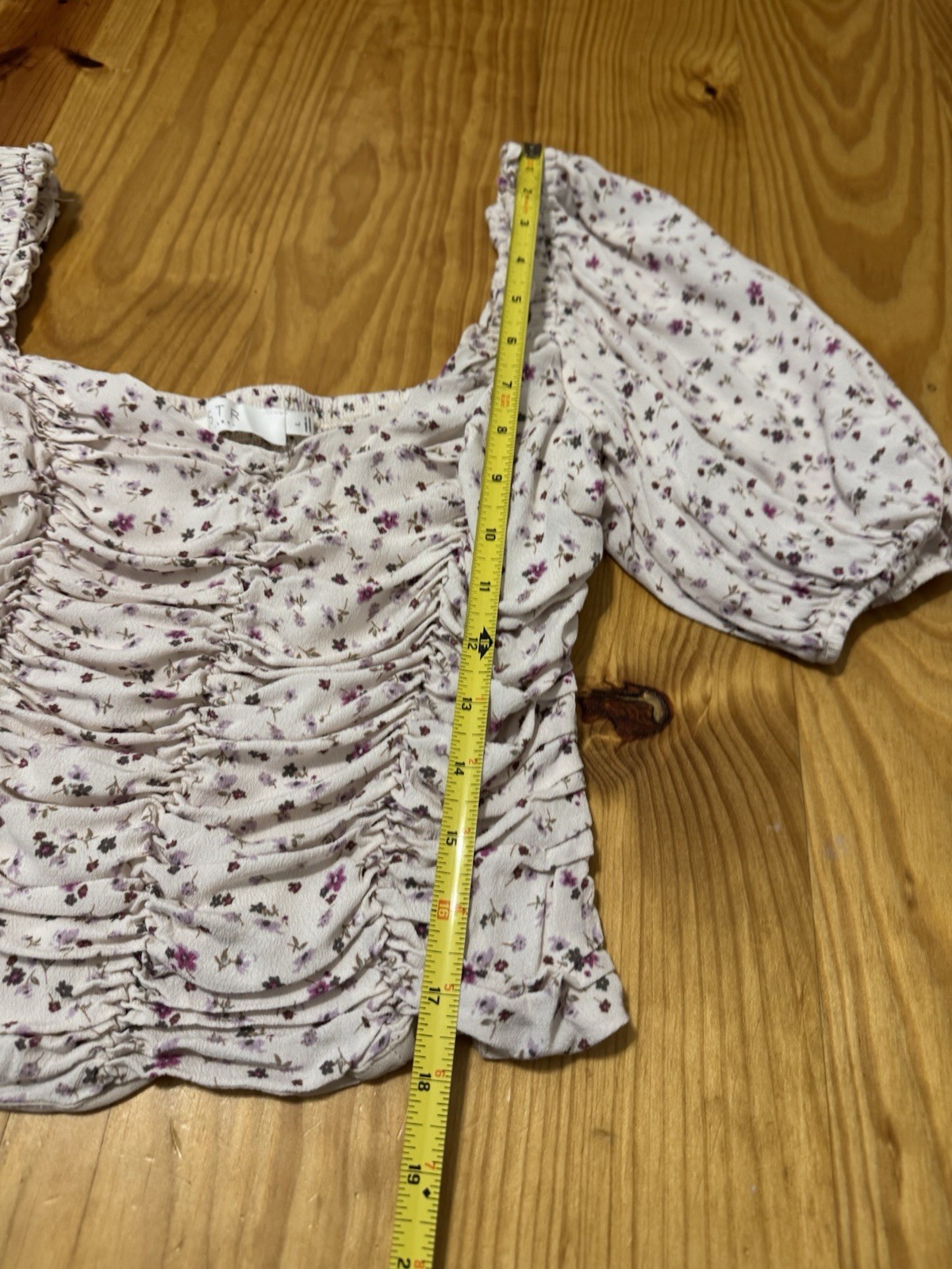 ASTR The Label Floral Ruched Puff Sleeve Smocked Top in Cream Lavender Ditsy LRG