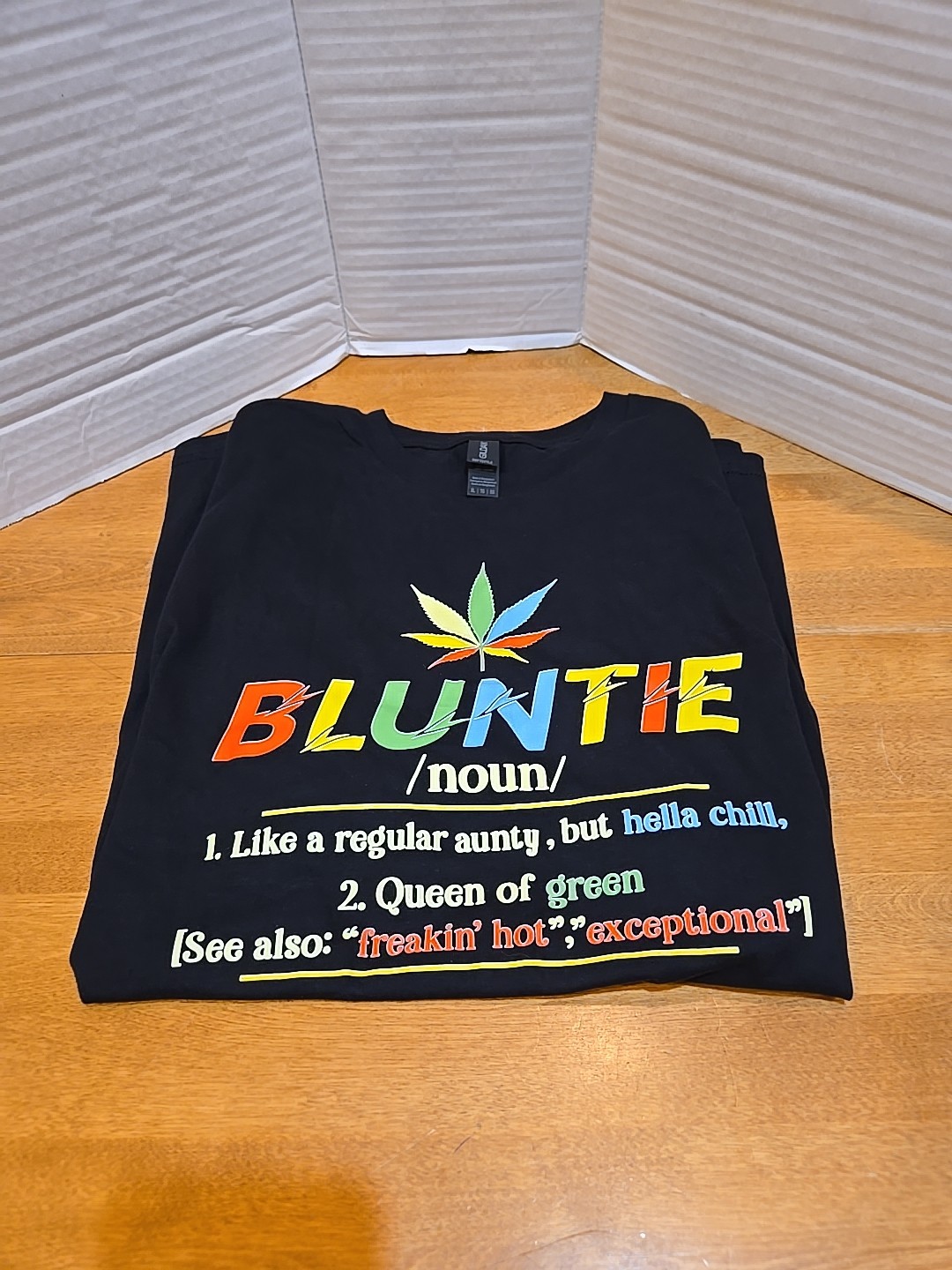 Bluntie “Hella Chill/Queen Of Green” Ladies Softstyle T-shirt Weed 420 Cannabis
