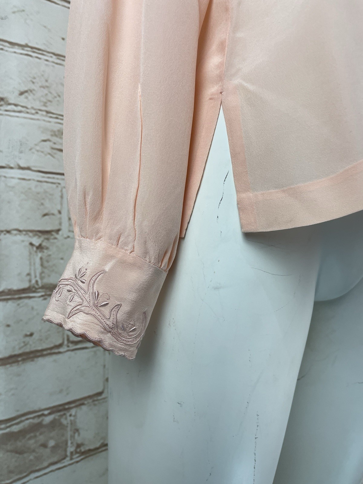 Vintage PEONY Hand Embroidered Peach 100% Silk Blouse Chinese Top 1970s 36” Bust