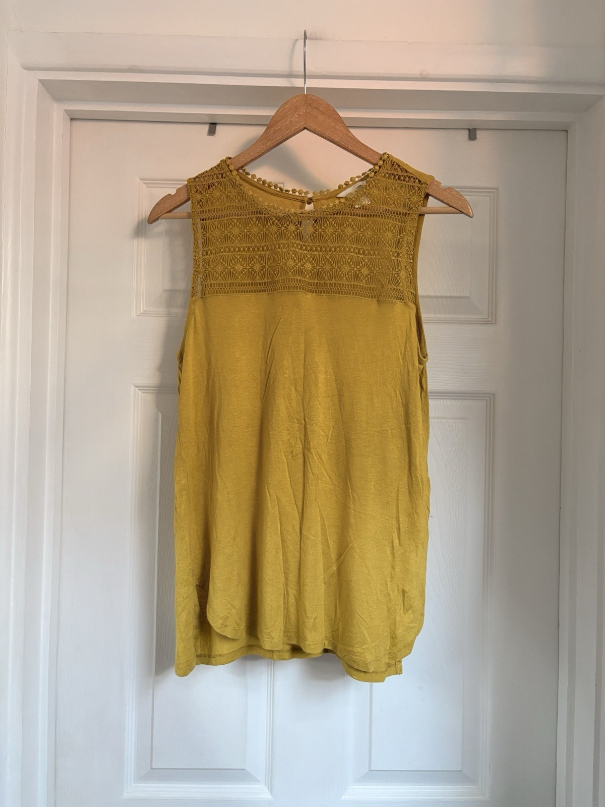 Lovely Women’s H&M Mustard Sleeveless Blouse Top Embroidered Detail size M 12-14