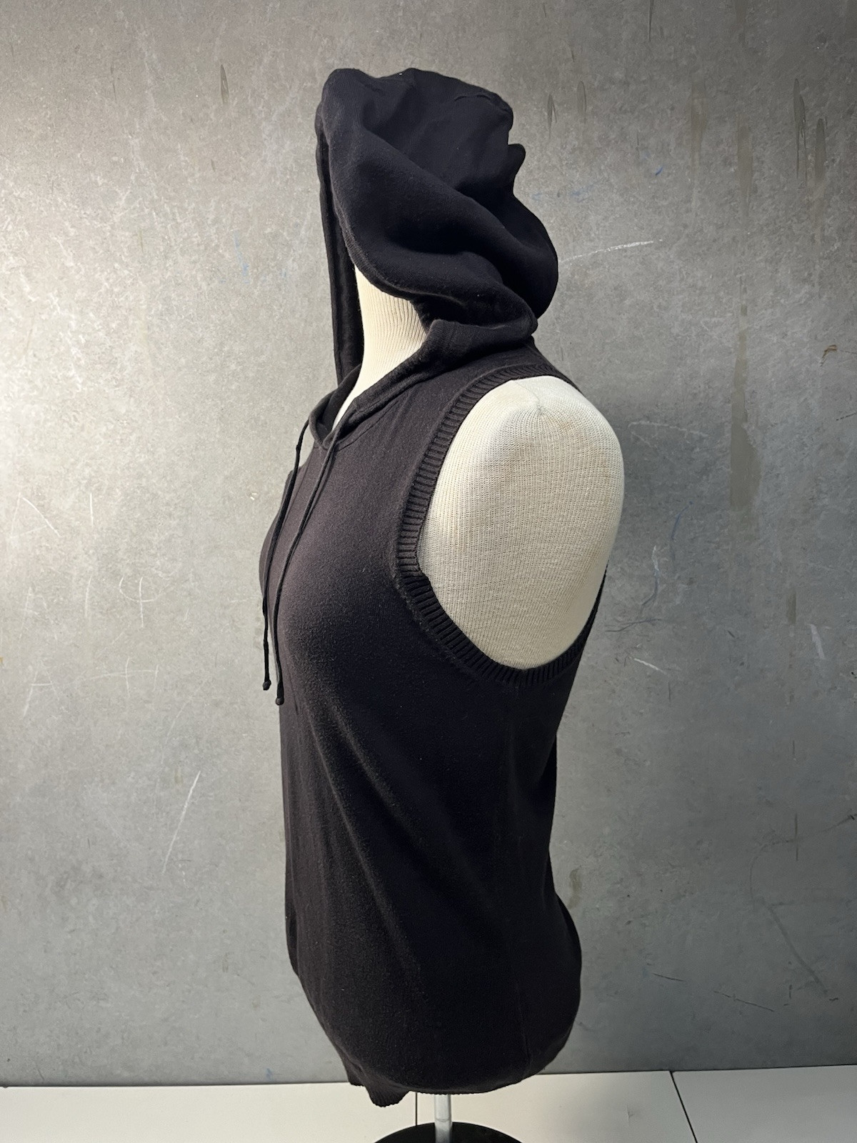 MAG by Magaschoni Black Drawstring Hooded Small Sleeveless Top