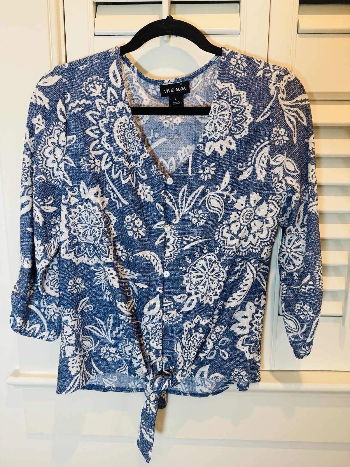 Vivid Aura Tie Front Top Women’s L Cropped Blue Floral Button Up Roll Tab Sleeve