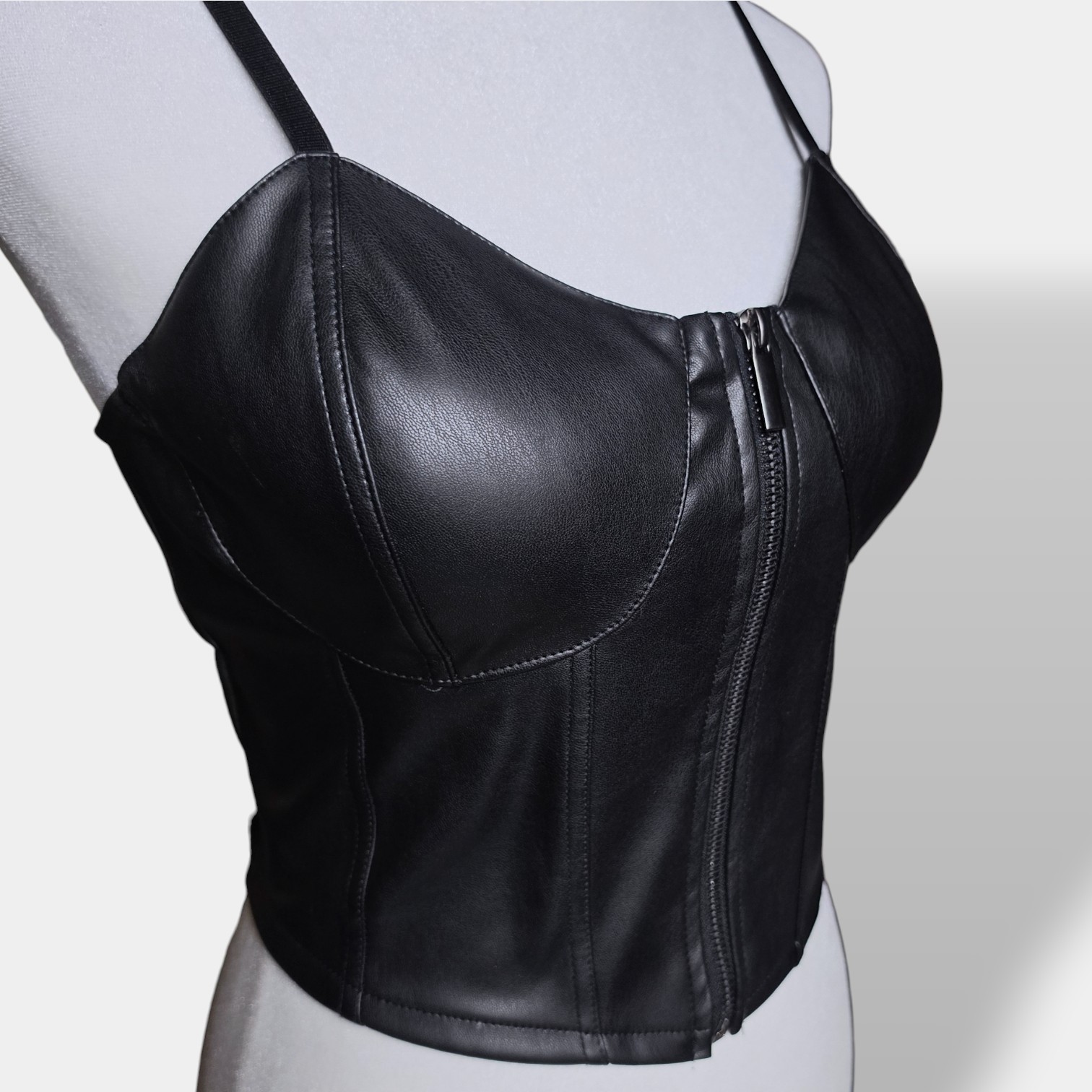 No Boundaries NWOT Women’s Black Leather Front Zip Bustier Top Size Medium