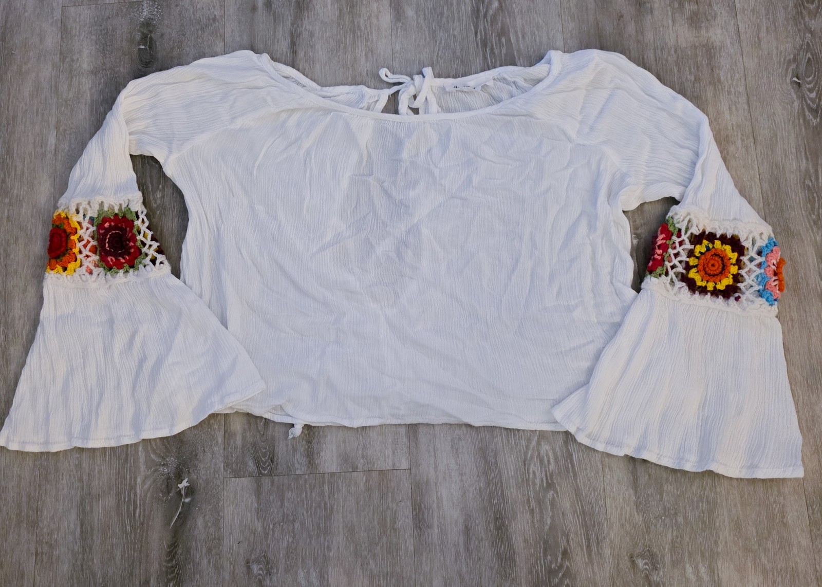 The Line Of Style Top Womens M White Crochet Floral Bell Sleeve Tie Back Boho