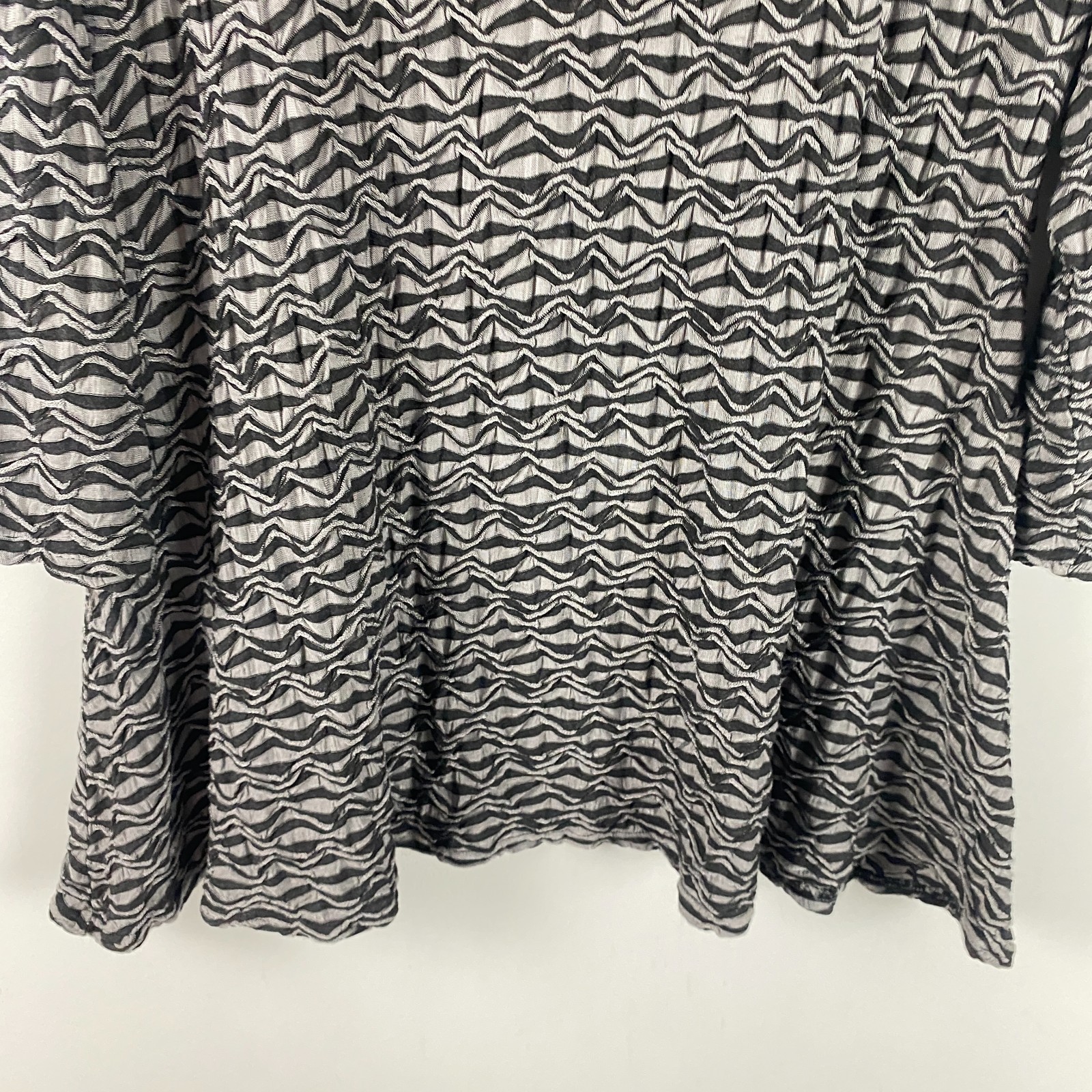 Cut Loose A-Line Tunic Size 1X Gray Black Textured 3/4 Sleeves Stretch