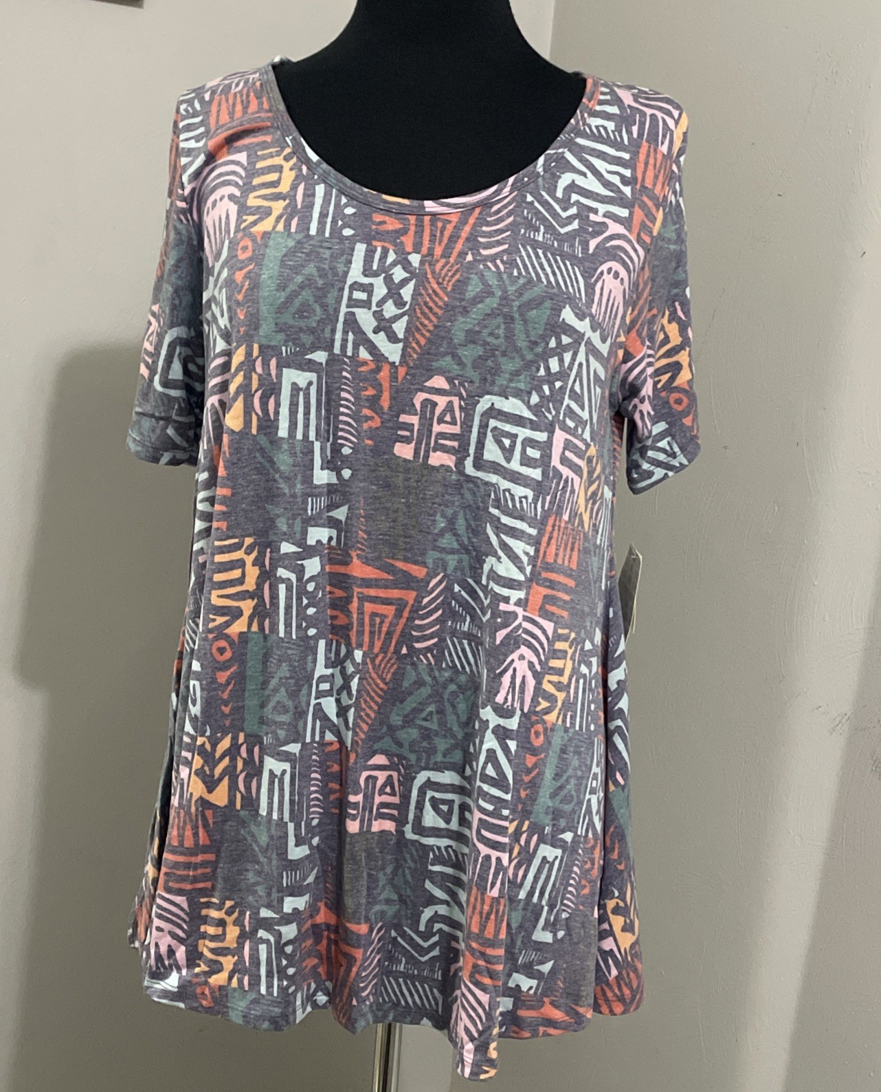 NWT LuLaRoe Perfect T L Women’s Top – Size Large Gray Purple Blue Geometric