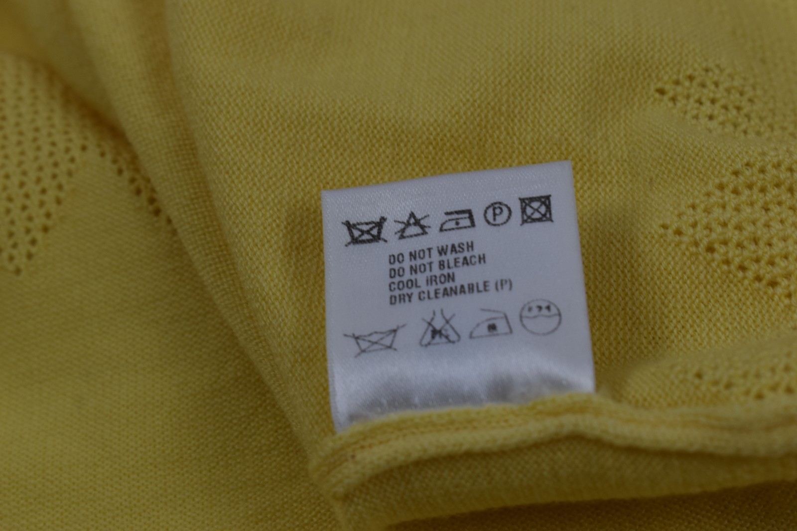 Escada Size 42 Yellow V Neck Sleeveless Knit Wool Nylon Top Base Layer Stretch