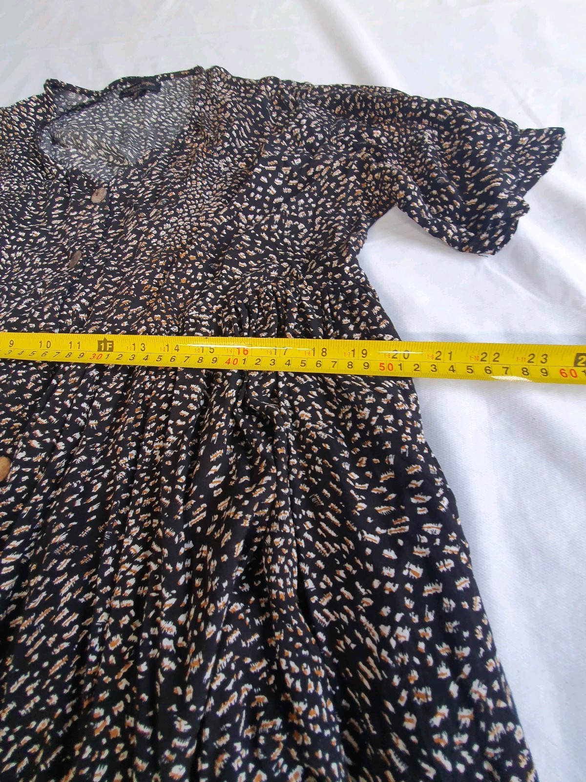 caroline morgan button-front blouse featuring an abstract black/ tan. size 12/14