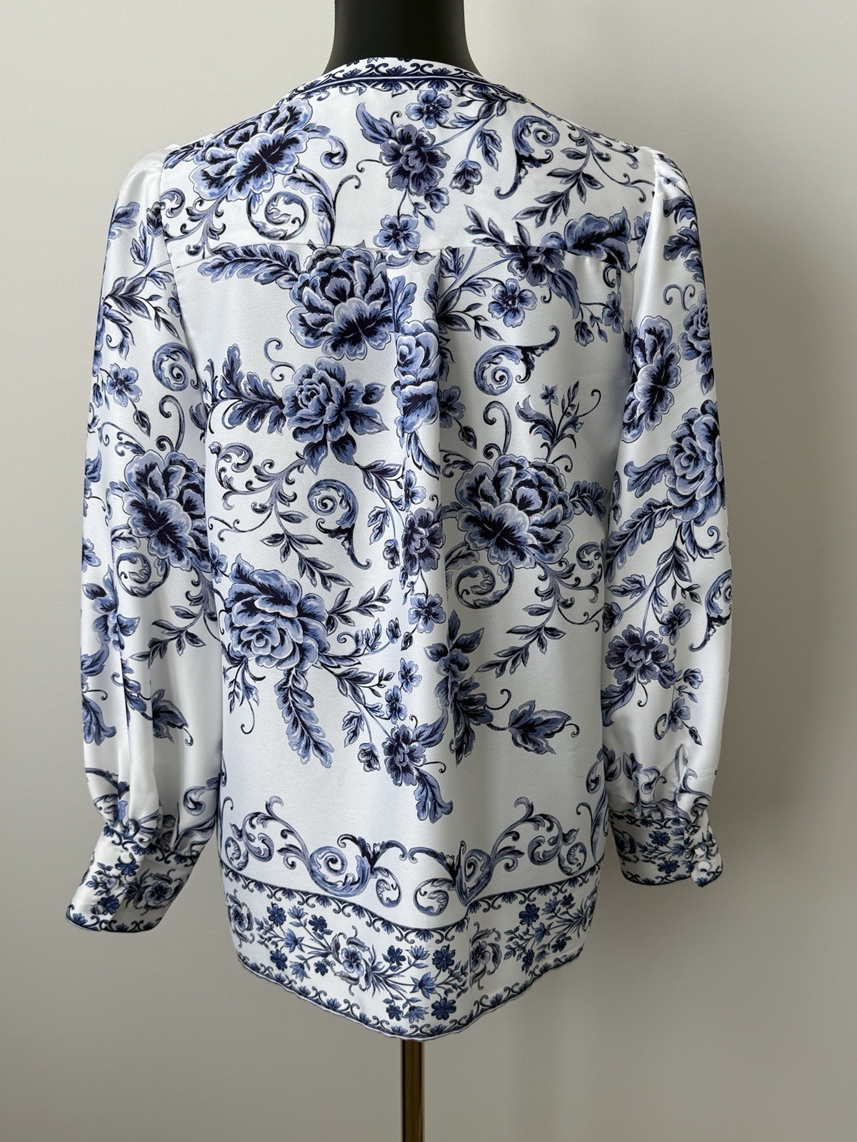 Alex Marie Wren Blue Scroll Button Front Blouse Women’s S NWOT Feminine Classic