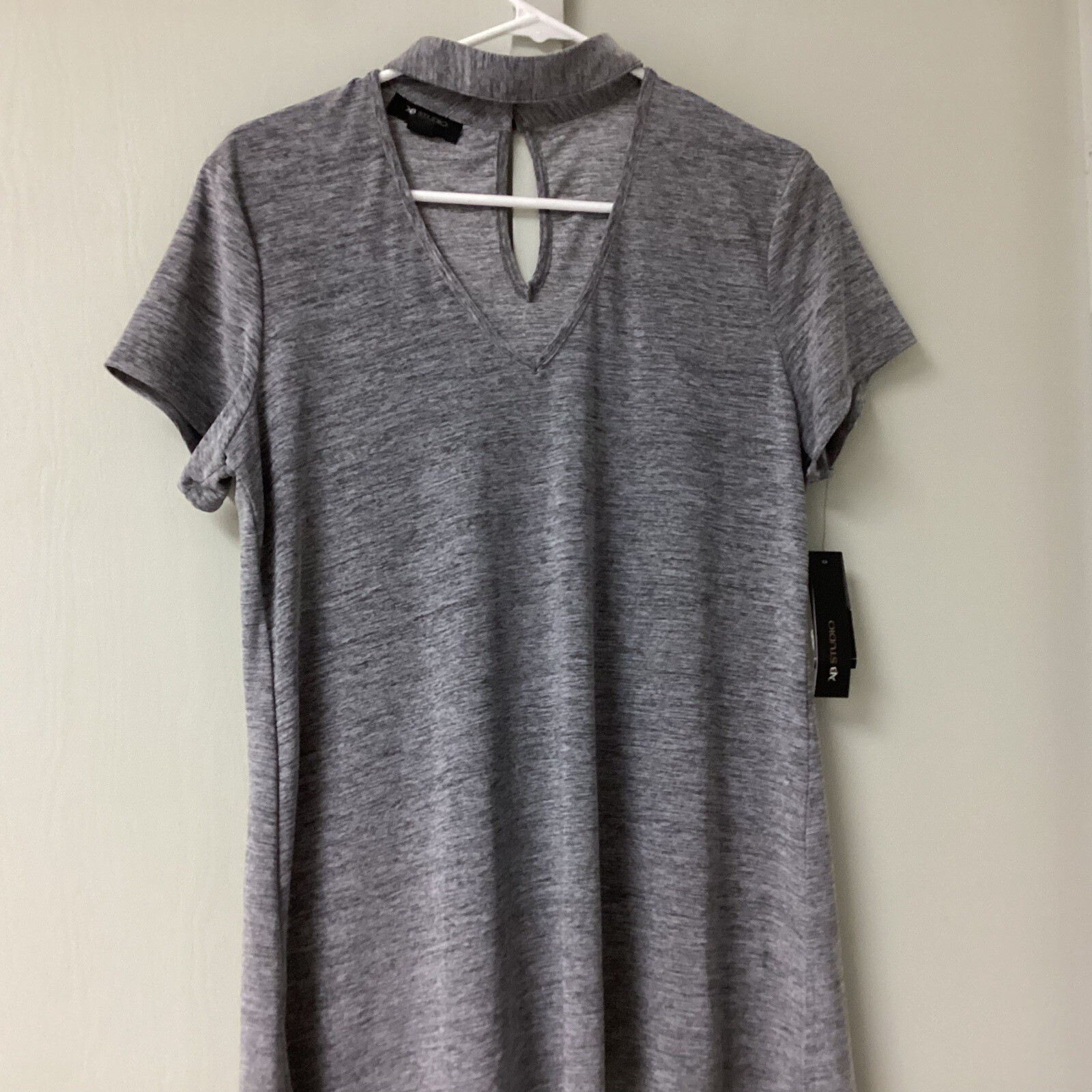 NWT AB Studio Women’s Size Medium Blouse Top Chocker Neckline Silver Gray Short