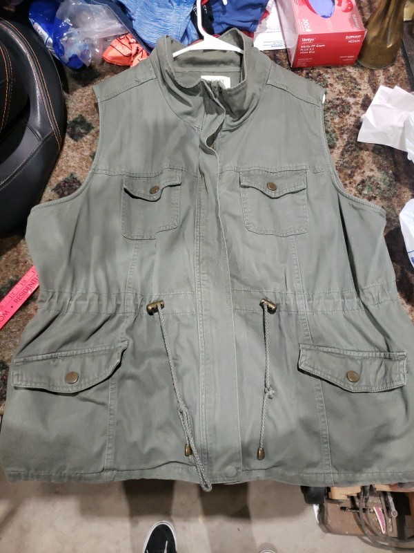 26 international Woman’s Olive Green Top/Vest Full Zip Snaps Draw String Waist