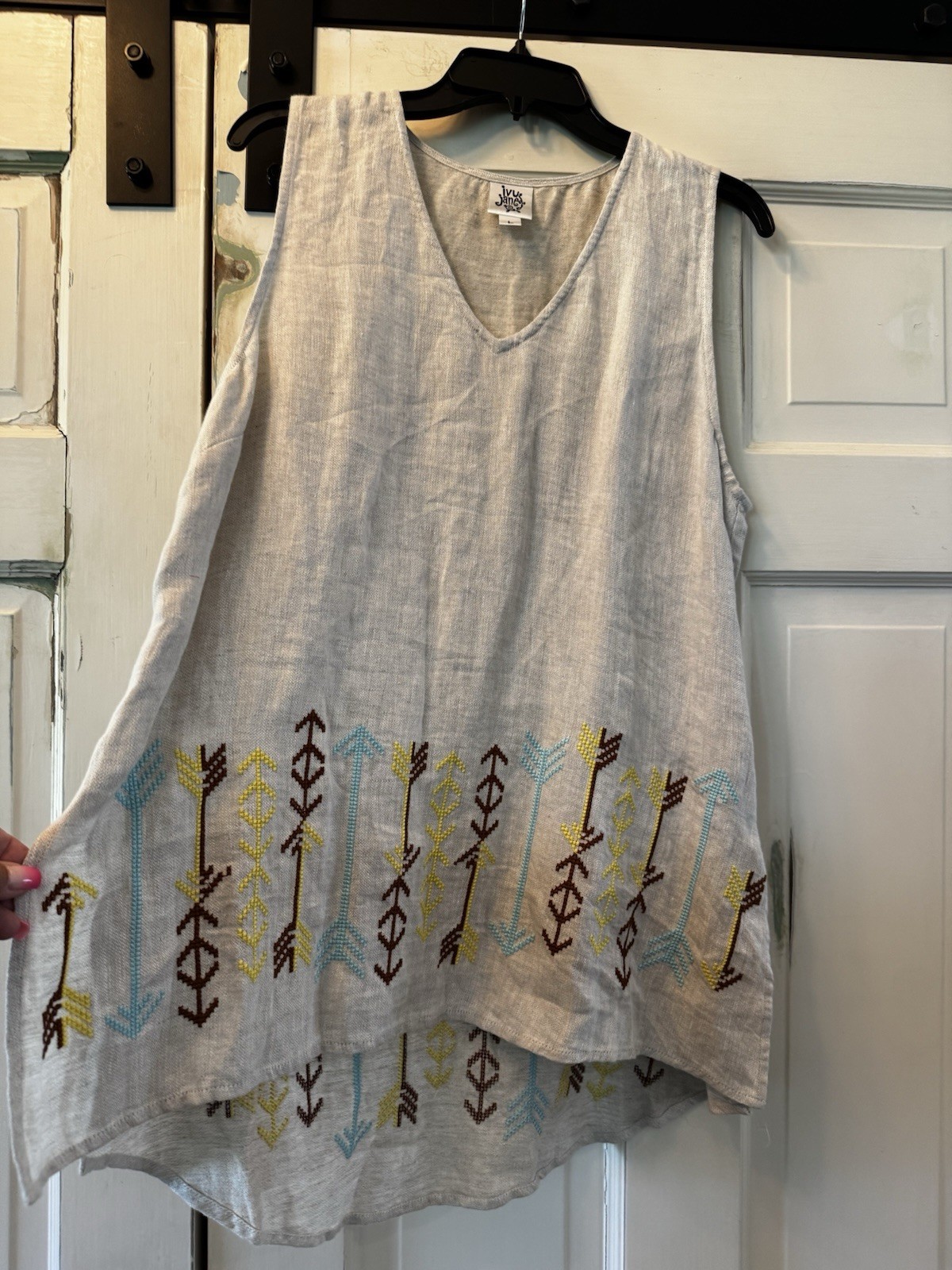 linen top Shirt Ivy Jane featuring relaxed high-low boho embroidered hemline