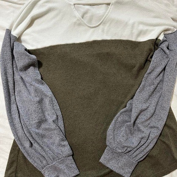 Maurices Womens Top Large Colorblock Knit Top Olive Green Cream Grey Long Sleeve