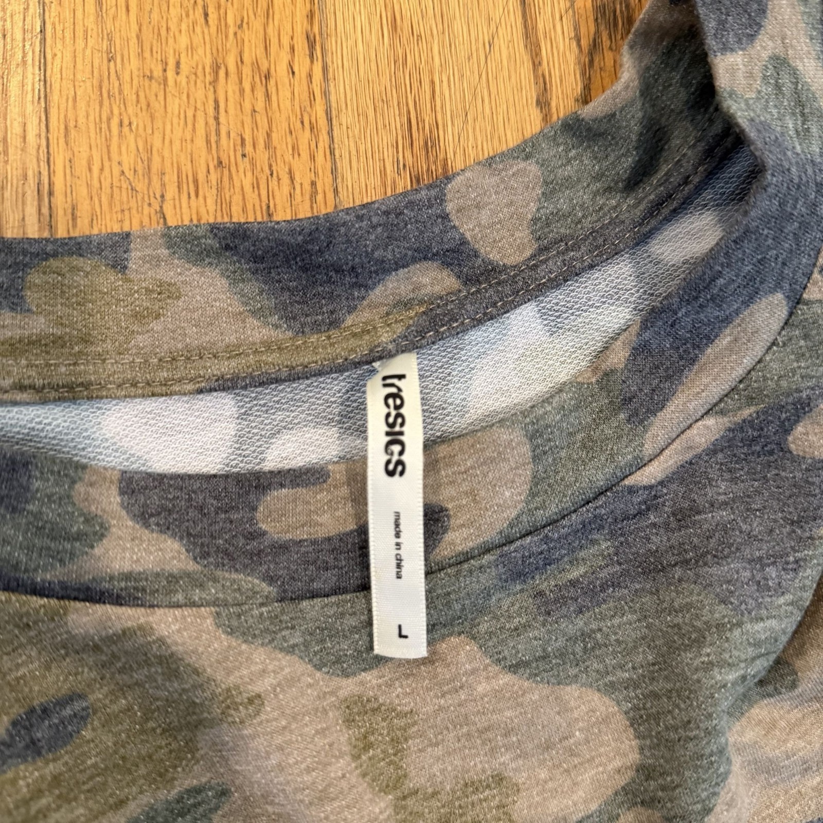 TRESICS WOMENS TENCIL CAMO CAMOFLAUGE T SHIRT NEW SIZE LARGE