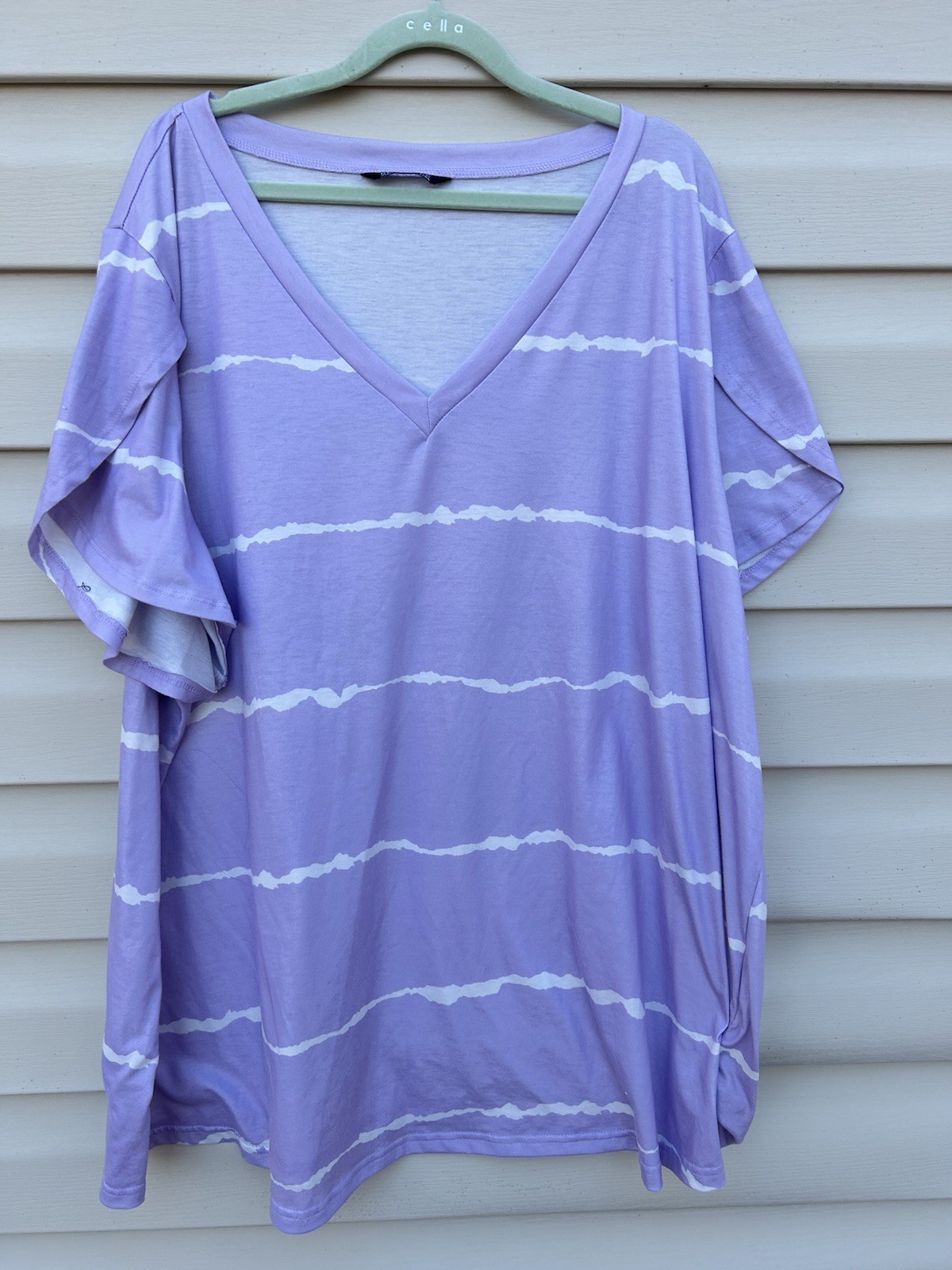 Bloom chic V-Neck Top W/Petal Sleeves, Purple W/White, Size 26
