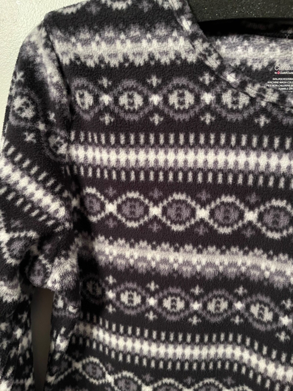 Cuddl Duds Climate Right Women’s LG Shirt Plush Warm Thumb Holes Geometric Print