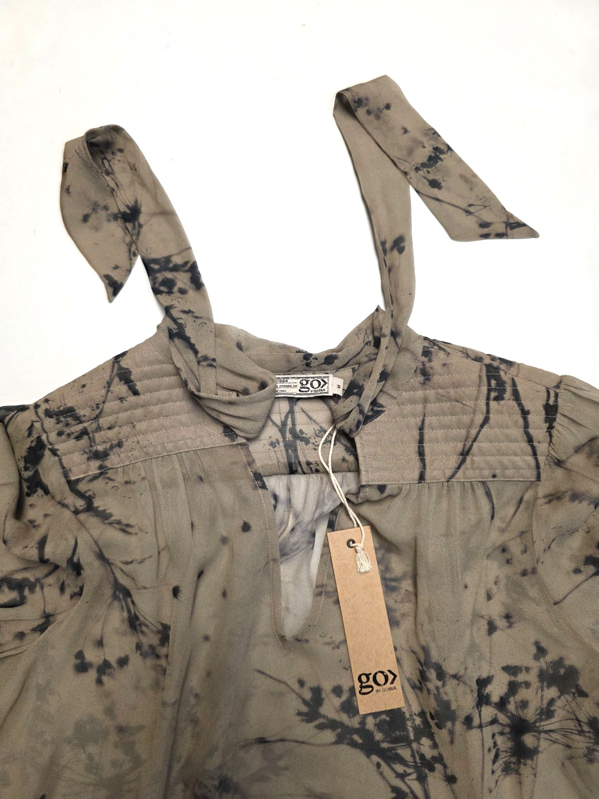 New $345 GoSilk Pussy Willow Print Bow Blouse Women MEDIUM M Beige GO SILK L/S