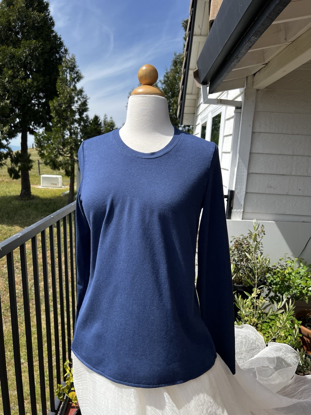 Marine Layer Micro Modal Jersey Size Small Split Back Long Sleeve Top Navy Blue