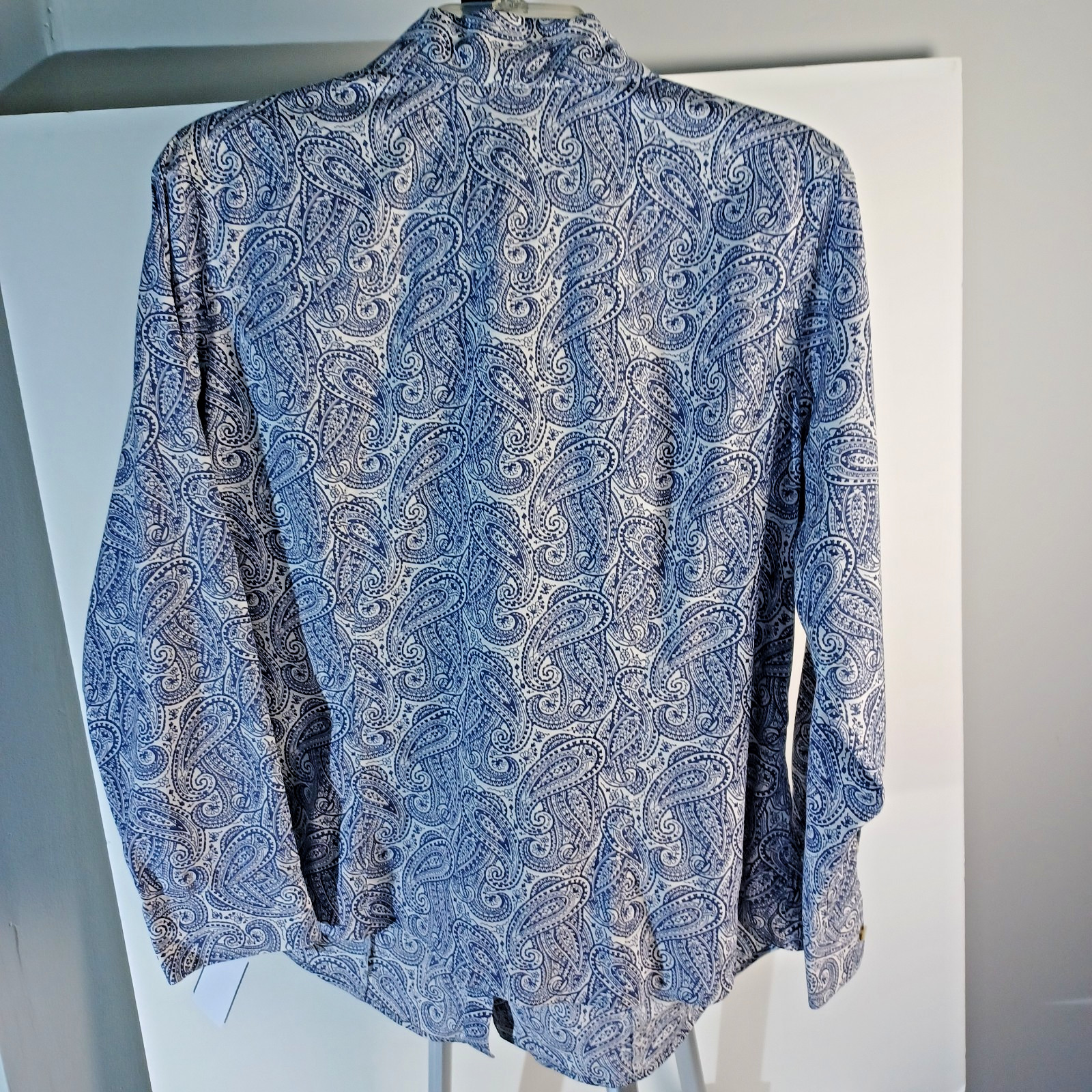 Talbots Woman Petites Size 14WP Blue & White Paisley Button Up Shirt Wrinkle Res