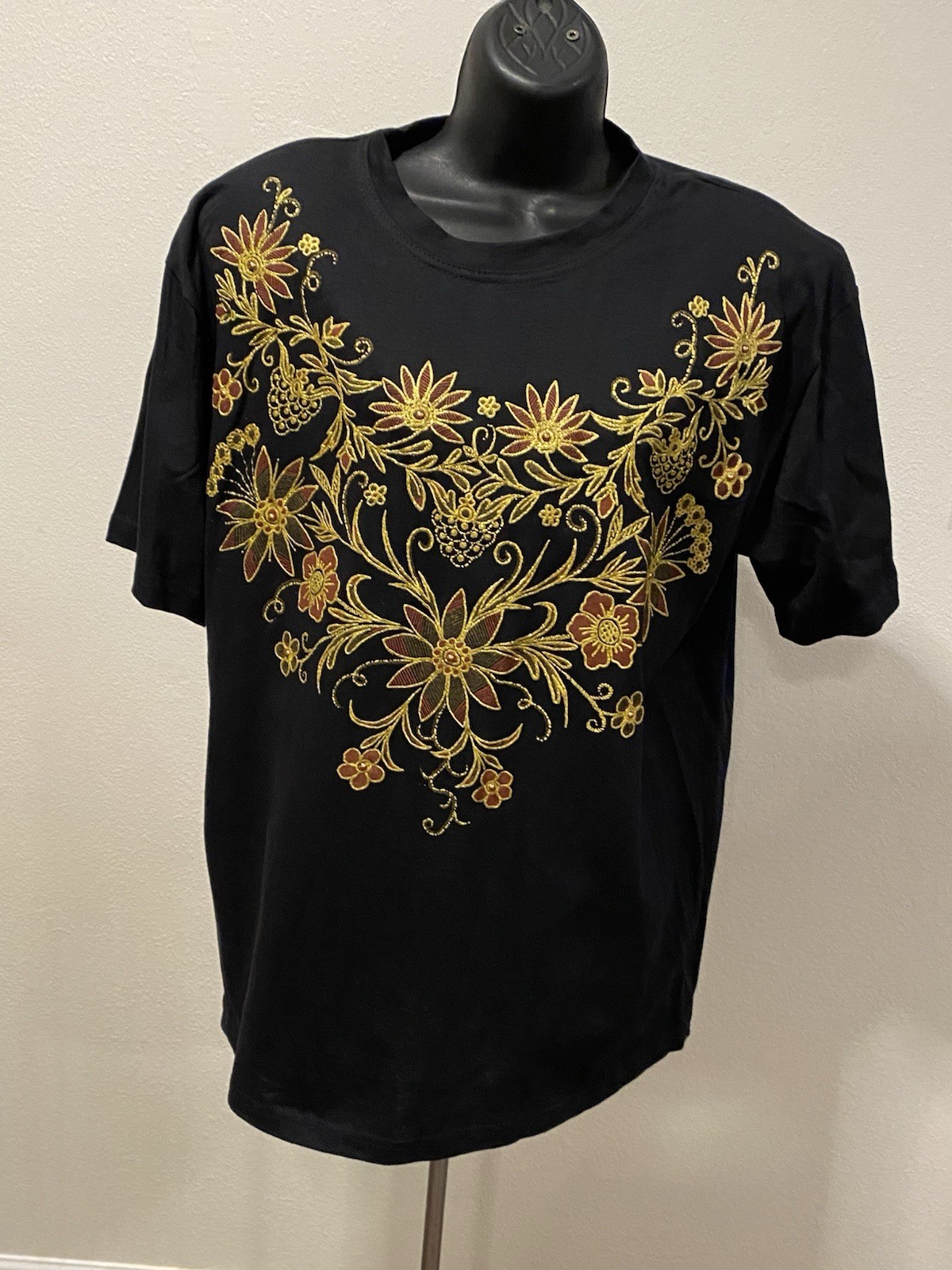 Classy Lady Womens L Dressy Tee Black With Floral Appliqué