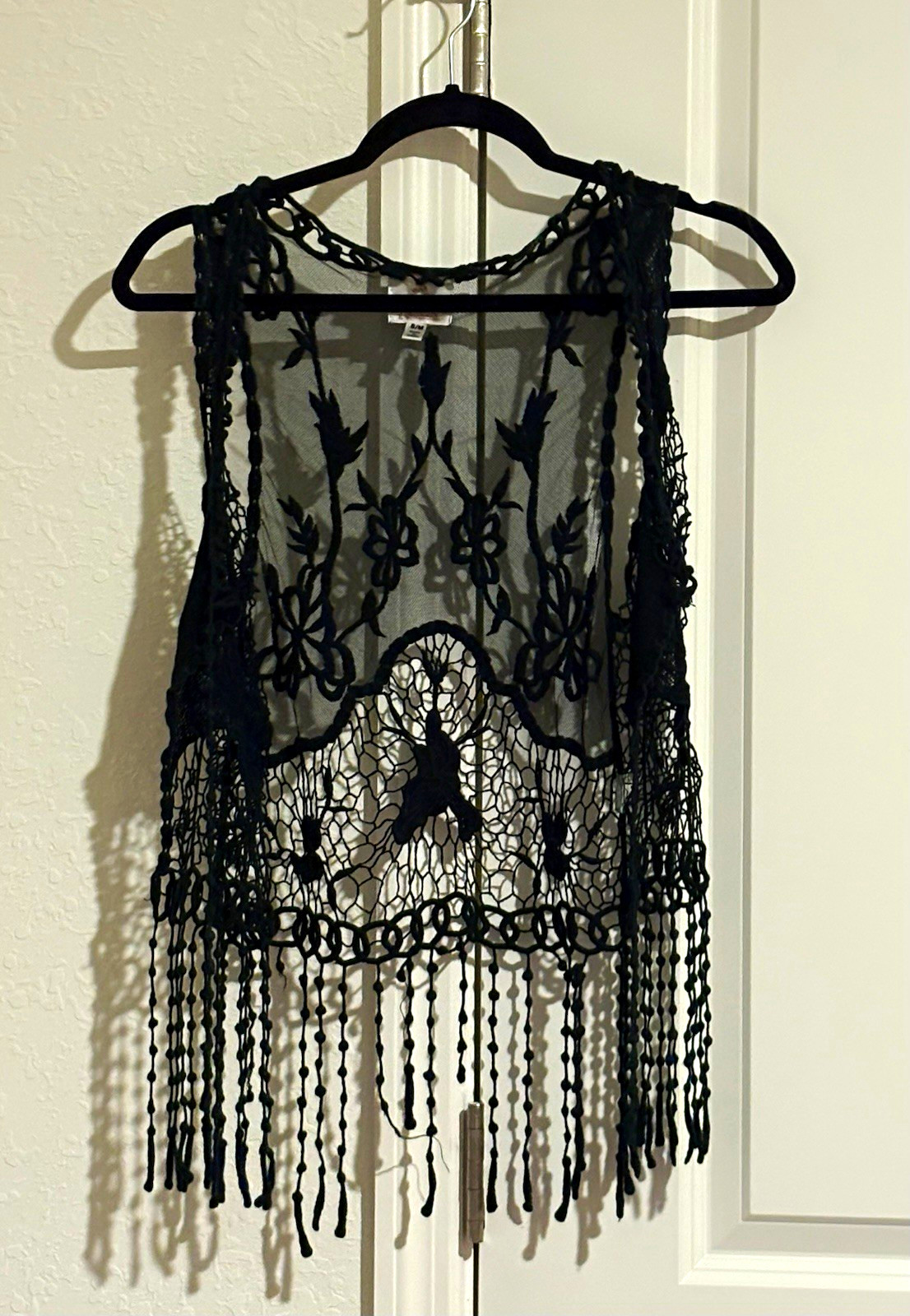 roMmate Women’s S Black Sheer Floral Lace Fringe Sleeveless Round Neck Vest