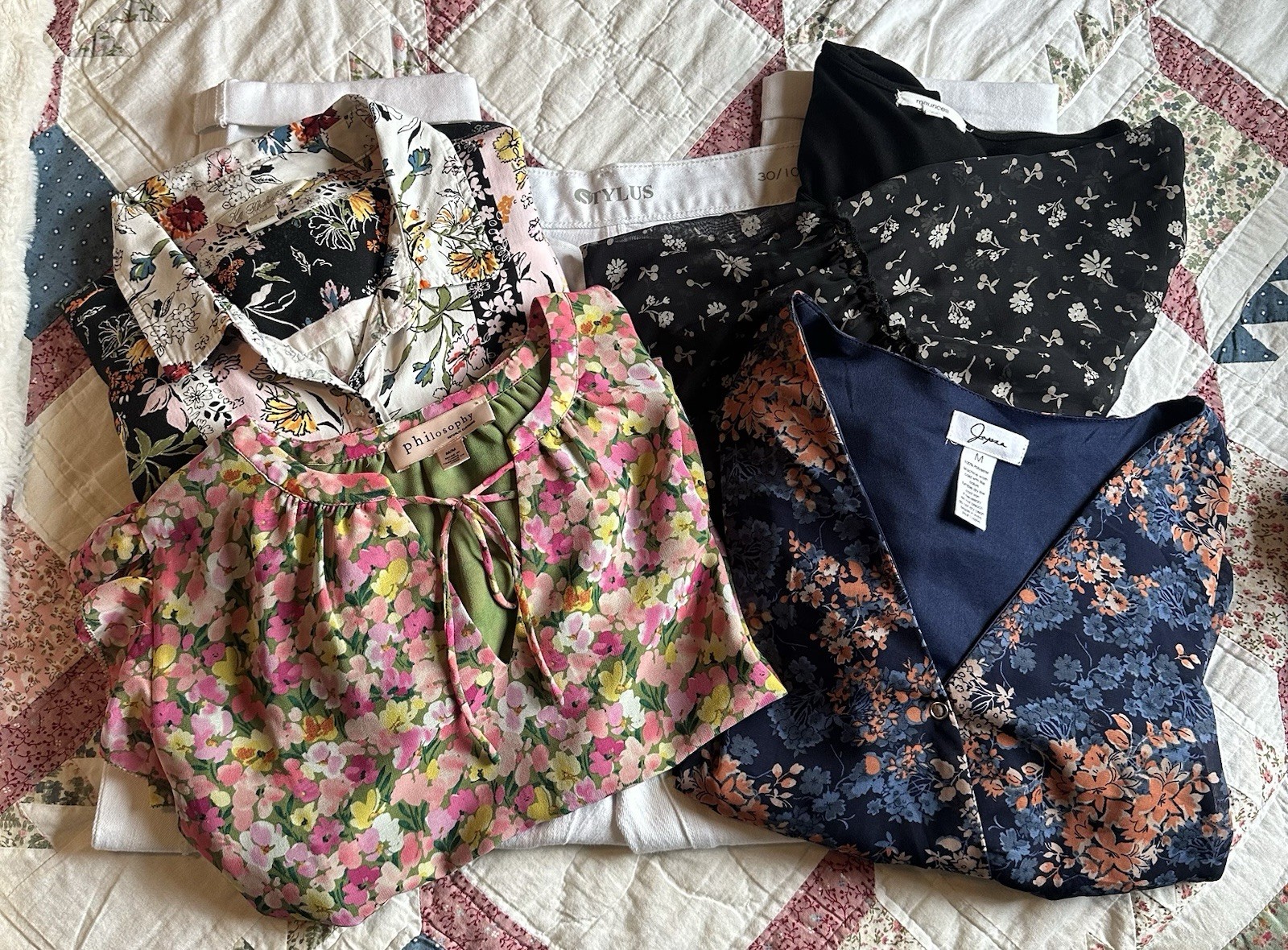 Lot Of 5 Pieces Women’s Clothing Size Medium , (4)Tops, (1) Jeans Size 10/30