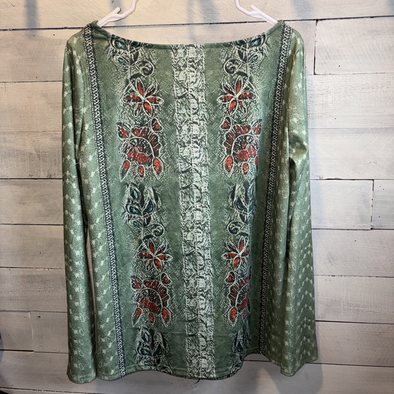 NEW WOMENS M MOSTLY GREEN TAG MISSING LONG SLEEVES EMBROYDERY,PERFECT CONDITION