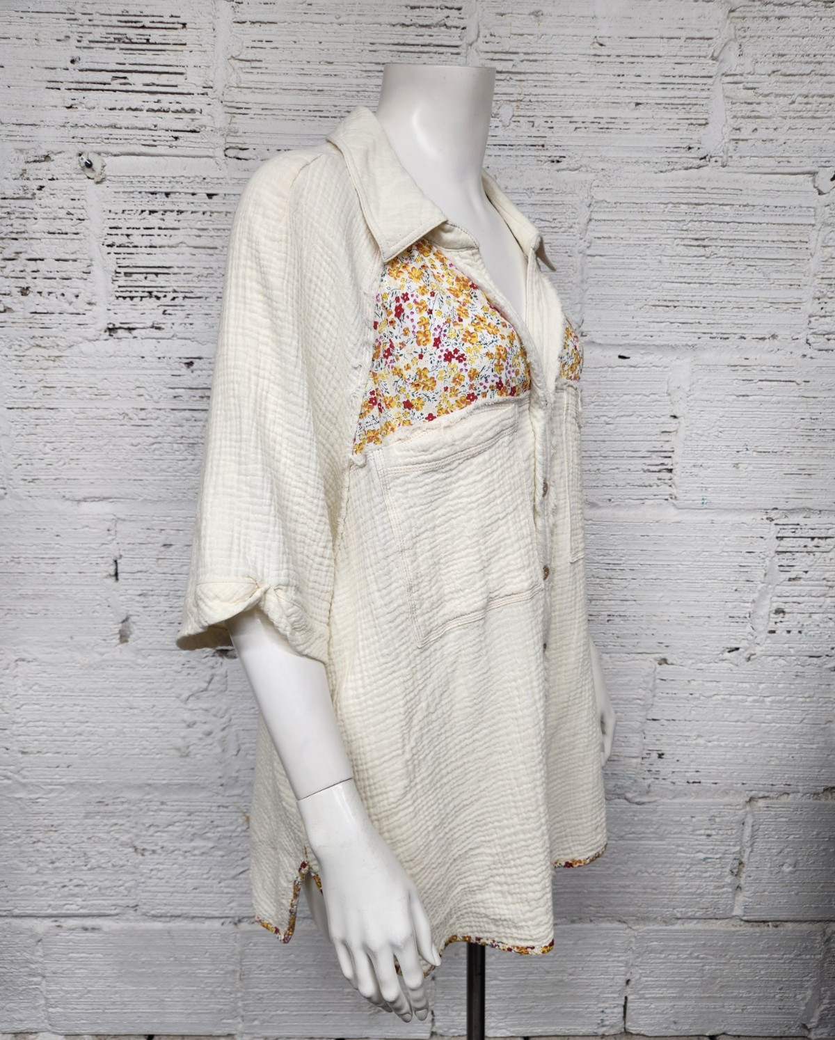 Sage & Fig Plus Size 1XL Floral Raw Edge Detail Short Sleeve Button Up Shirt