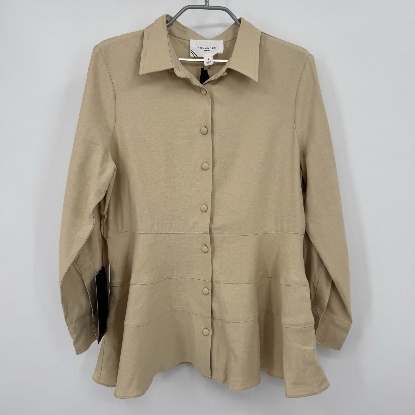 Pomander Place by Tuckernuck Tan Ashlen Button Front Blouse size S Small NWT
