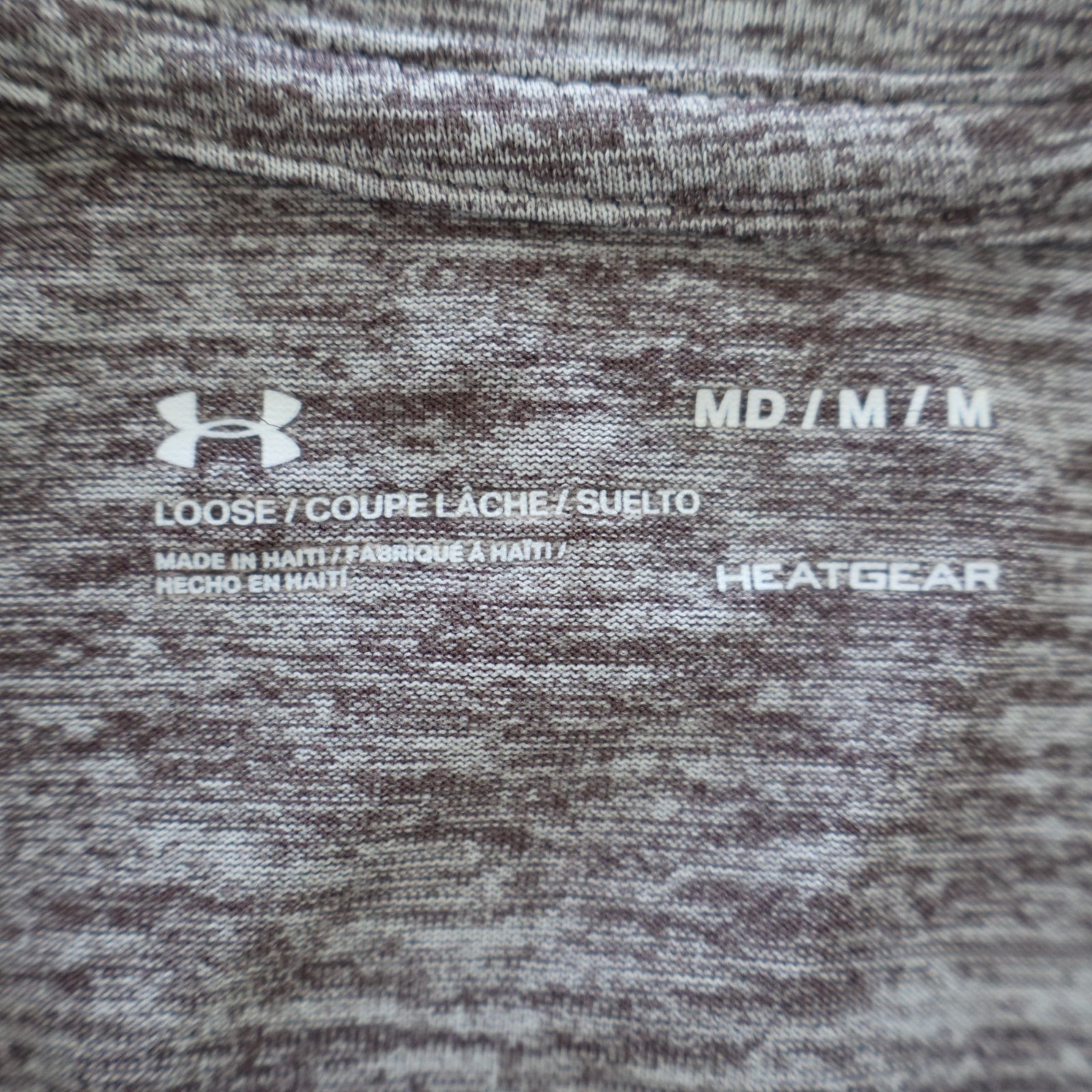 Womens Under armour Loose Fit Heatgear V-Neck T-shirt – Short Sleeve – Size M
