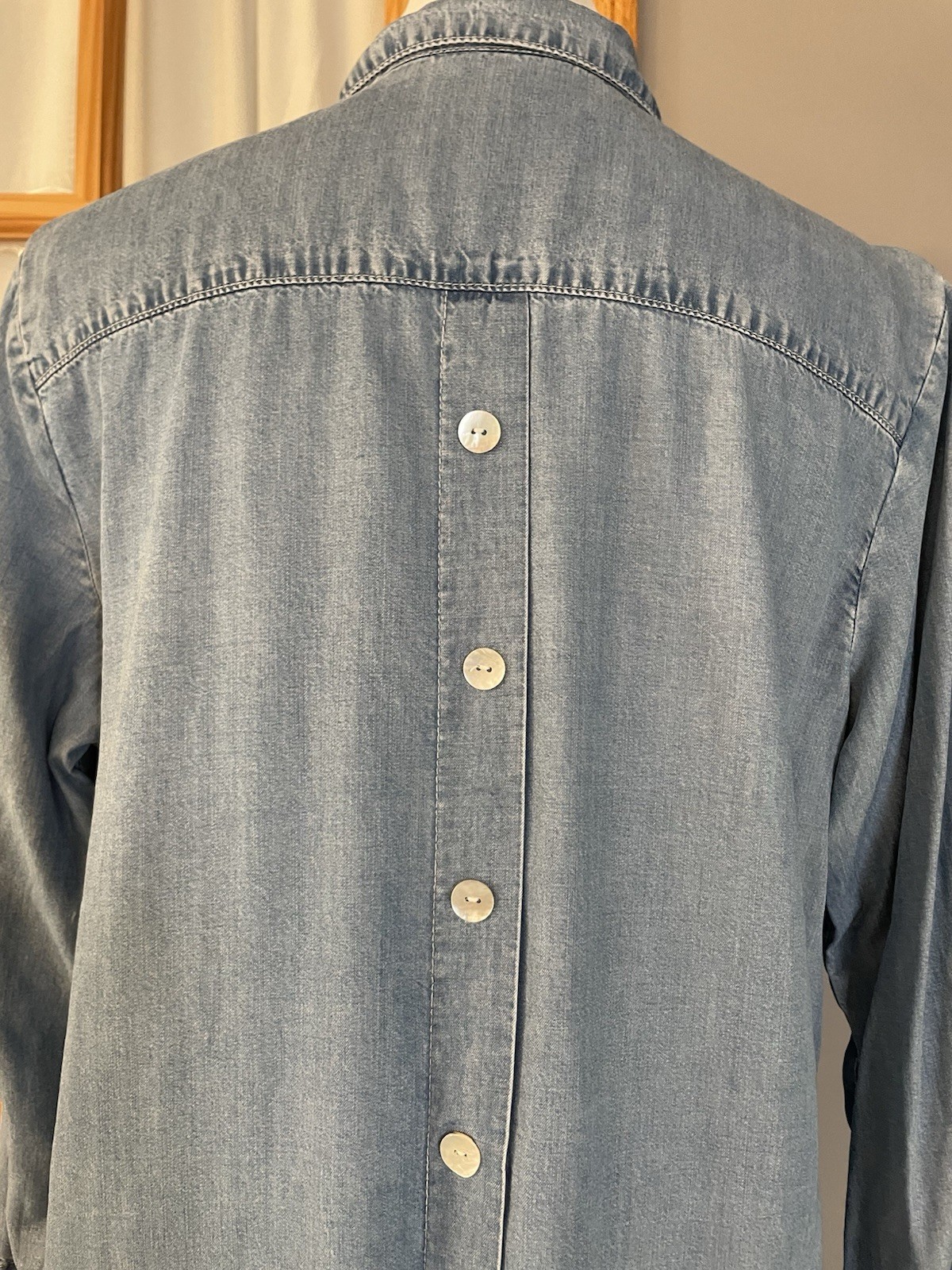 T&W Designs Tencel Button Shirt Womens Sz L Blue High Low Lightweight Classic