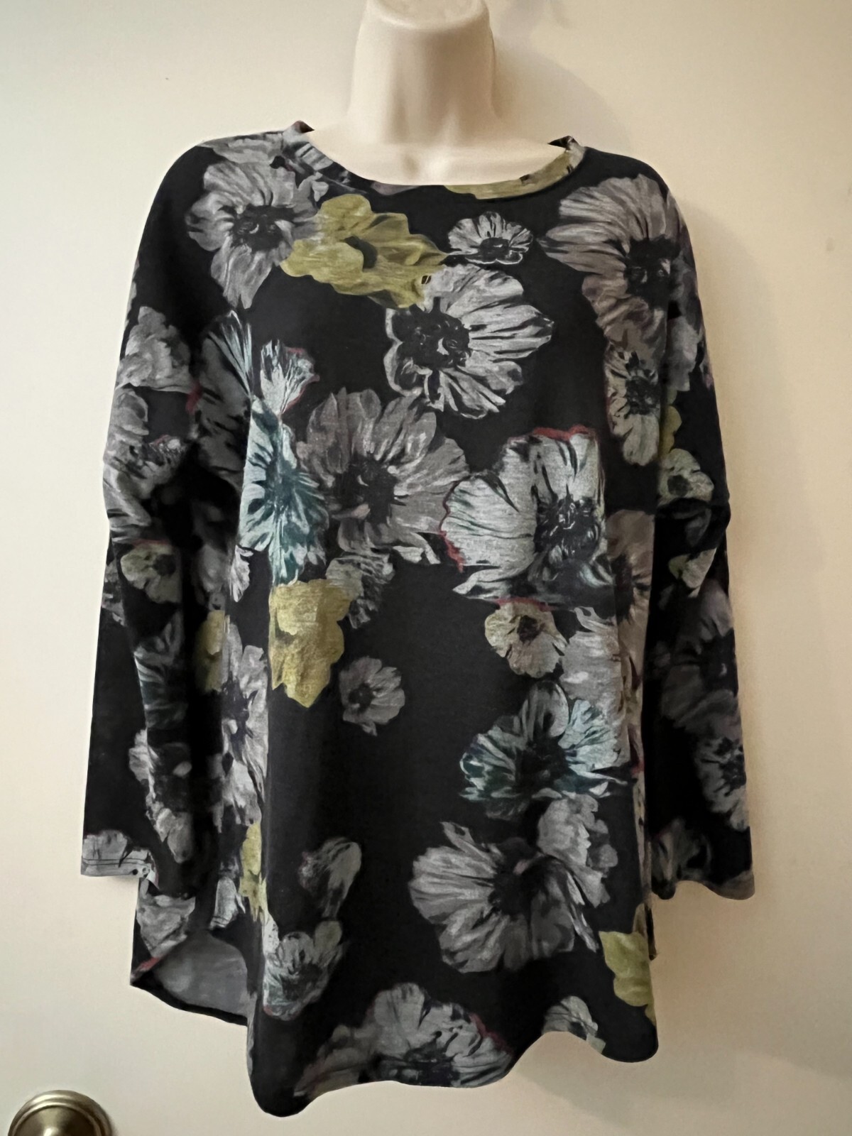Apropos Sz Small Floral Print Long Sleeve Pullover Top Poly Rayon Blend