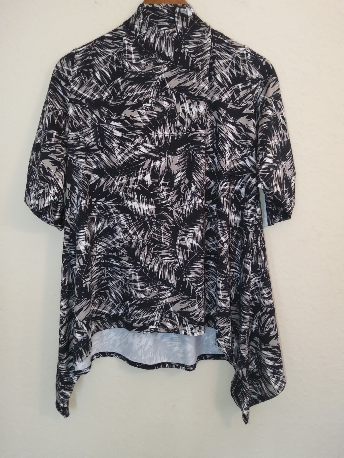 Robert Louis Half Zip Top Womens Medium Black Beige Floral Palm Sharkbite Hem