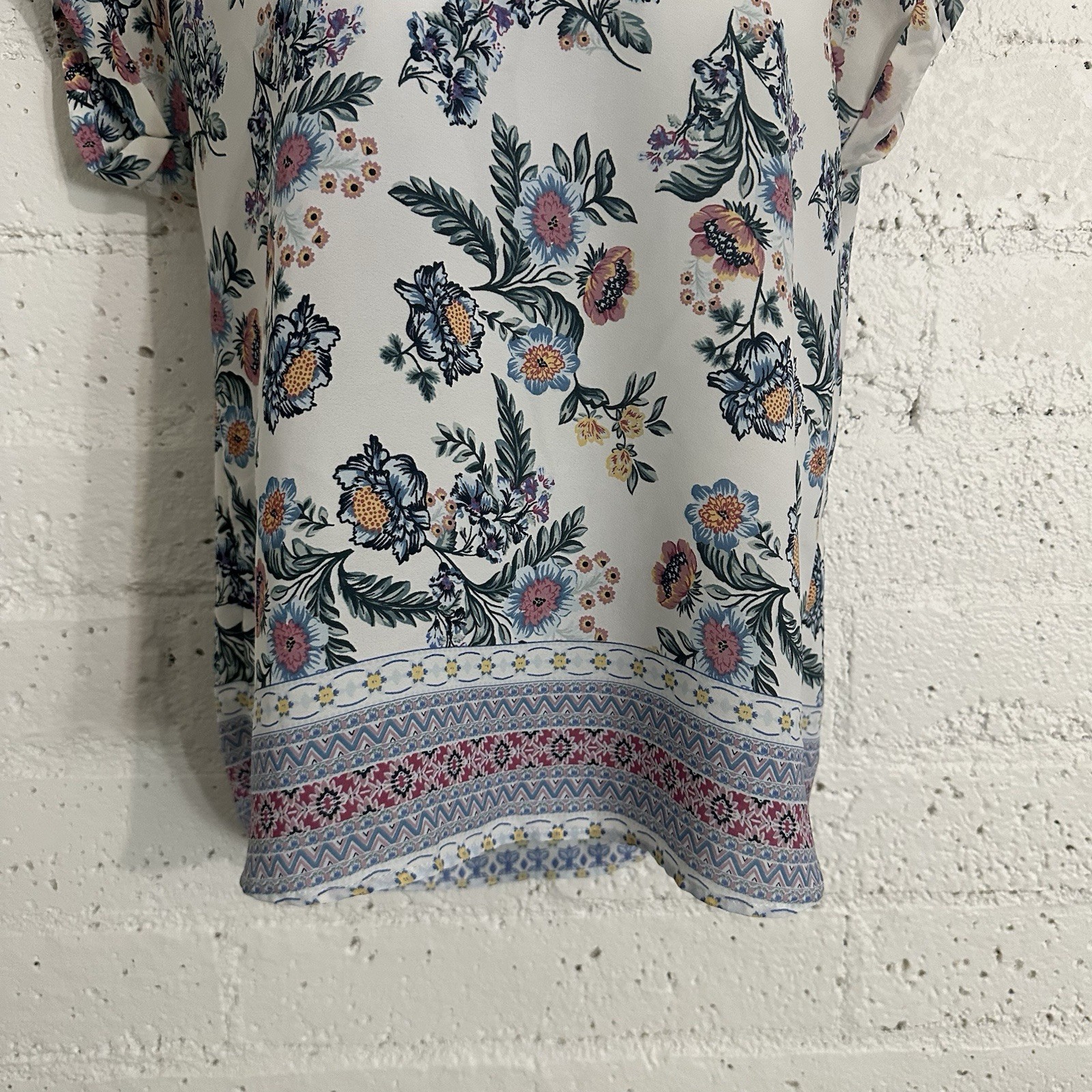 Pink Republic Womens Top M White Floral Short Sleeve Zip Back Blouse AZ20