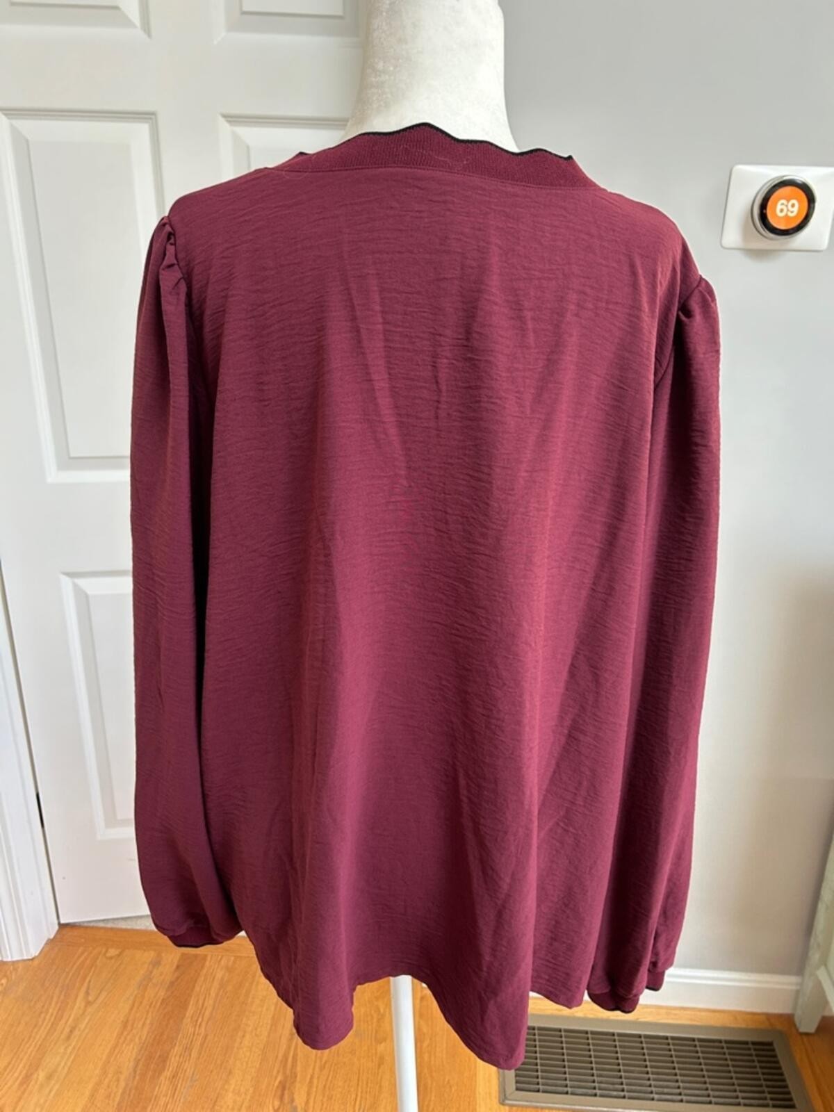 SHEIN Burgundy V-Neck Long Sleeve Top with Scalloped Trim