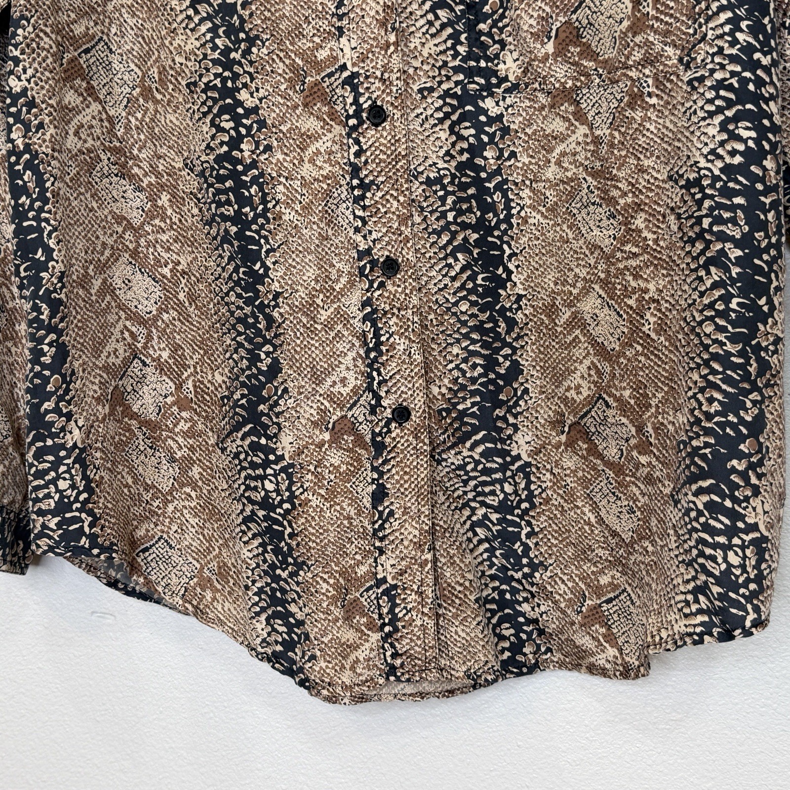 Metro Express Button Front Top Womens Medium Animal Print 100% Silk Vintage