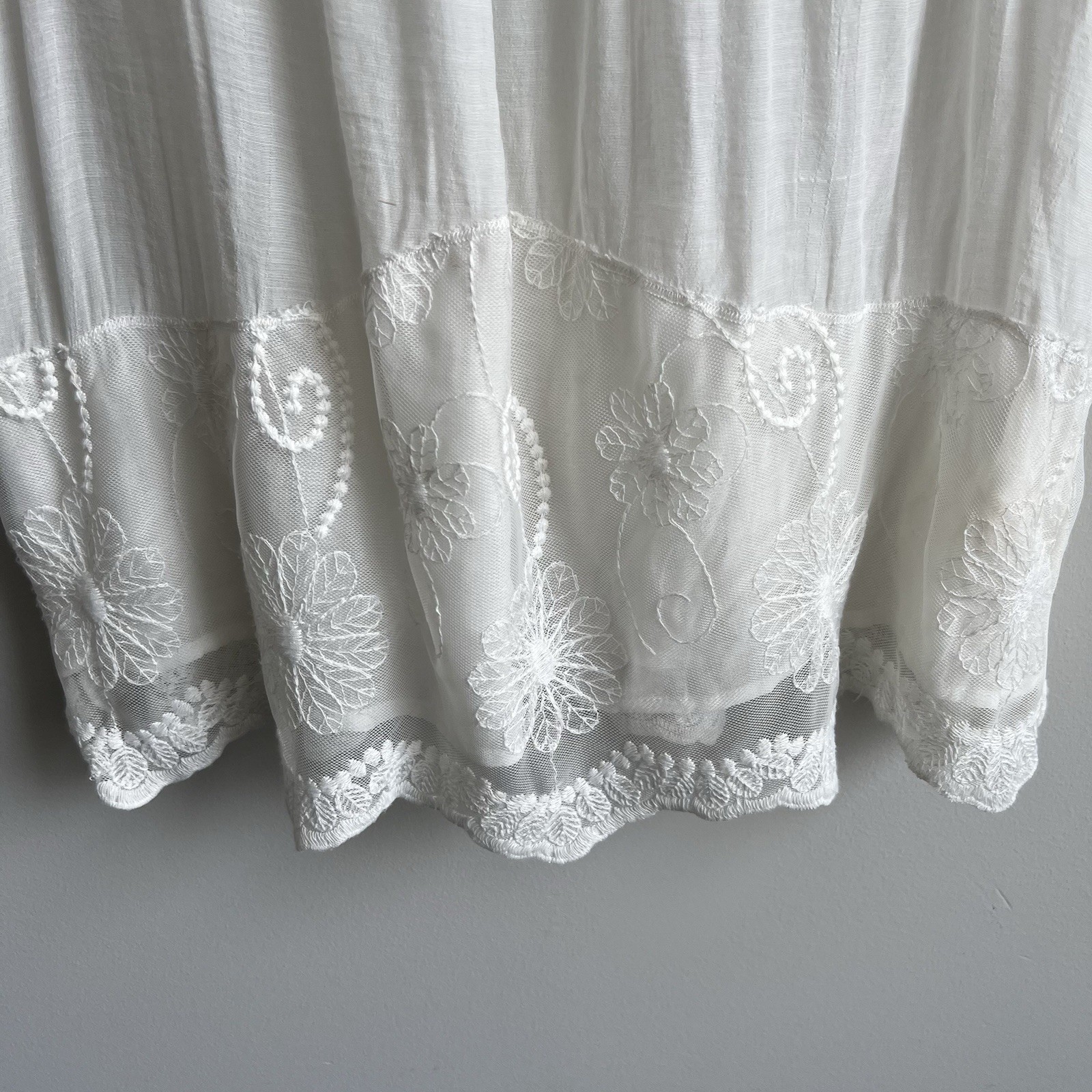 Whimsical Lace Embroidered Top Sleeveless Feminine L Romantic Ethereal Adiva
