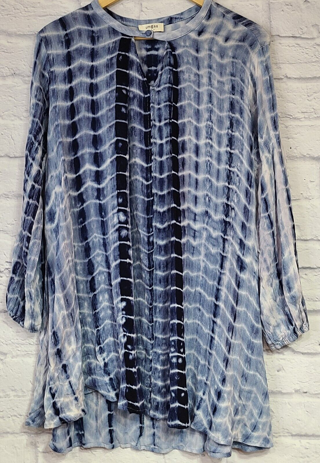 Umgee Tie Dye Tunic Blouse Women’s Medium Blue Keyhole Neck Flowy Boho Hippie