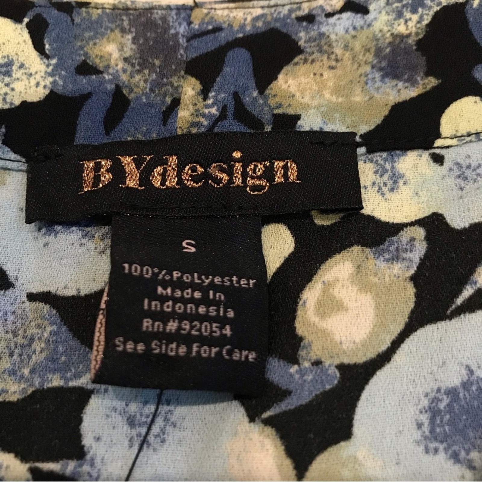By design woven blue gray leaf floral v neck with roll tab sleeve new wi…