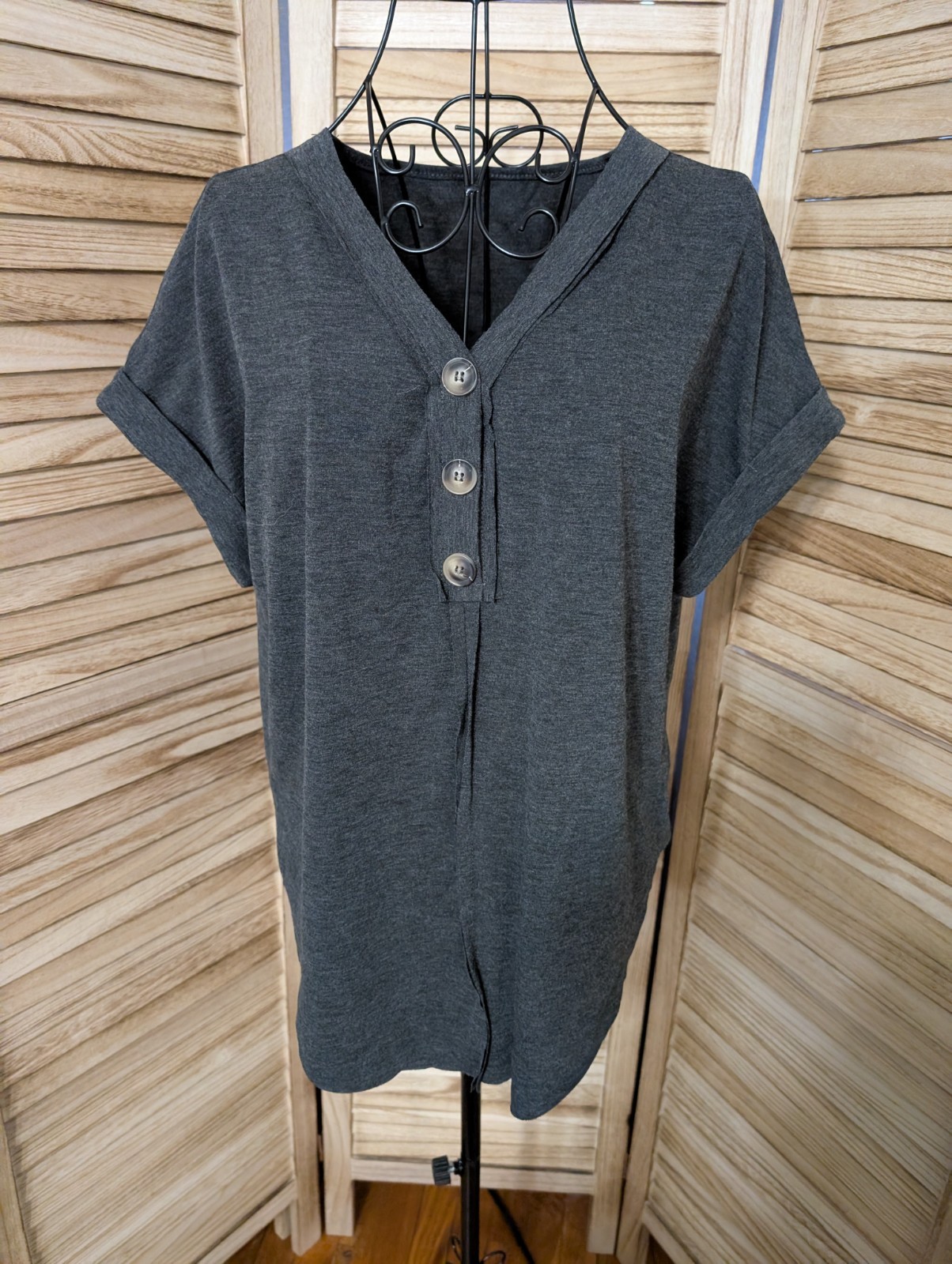 Fashionable V Neck Women’s T Shirt with Button Feature for Casual Wear Sz 6