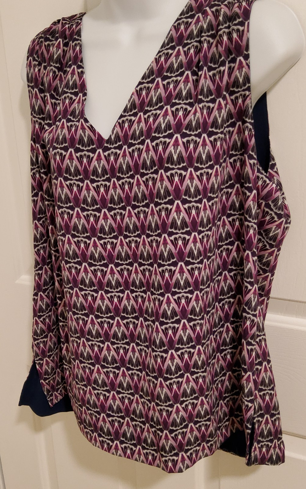 WHITE HOUSE BLACK MARKET CHEVRON REVERSIBLE TANK/TOP-LARGE-PURPLE/DARK BLUE-*NEW