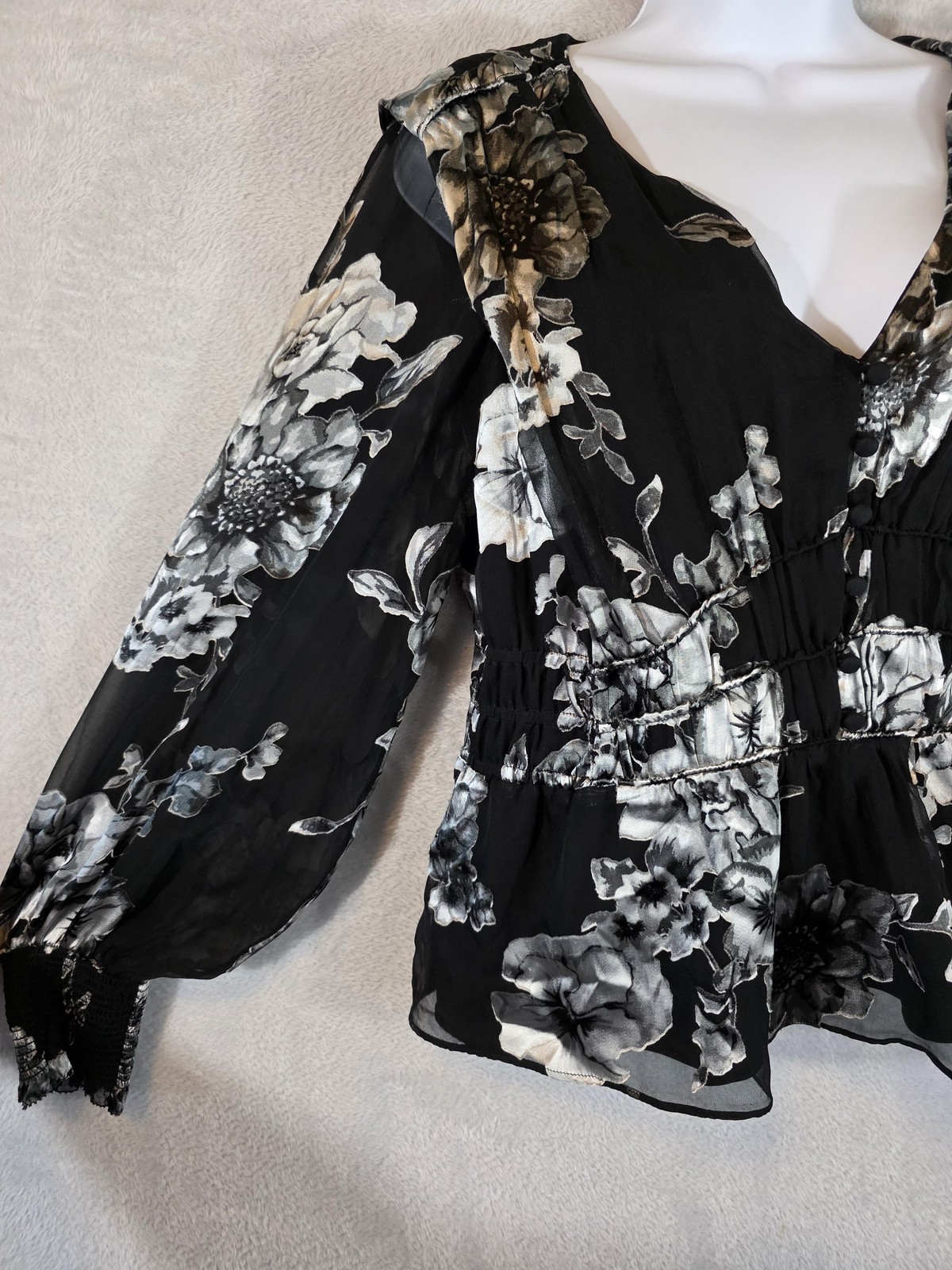 White House Black Market Top Womens Med Black Floral V-Neck Silk Blend Babydoll