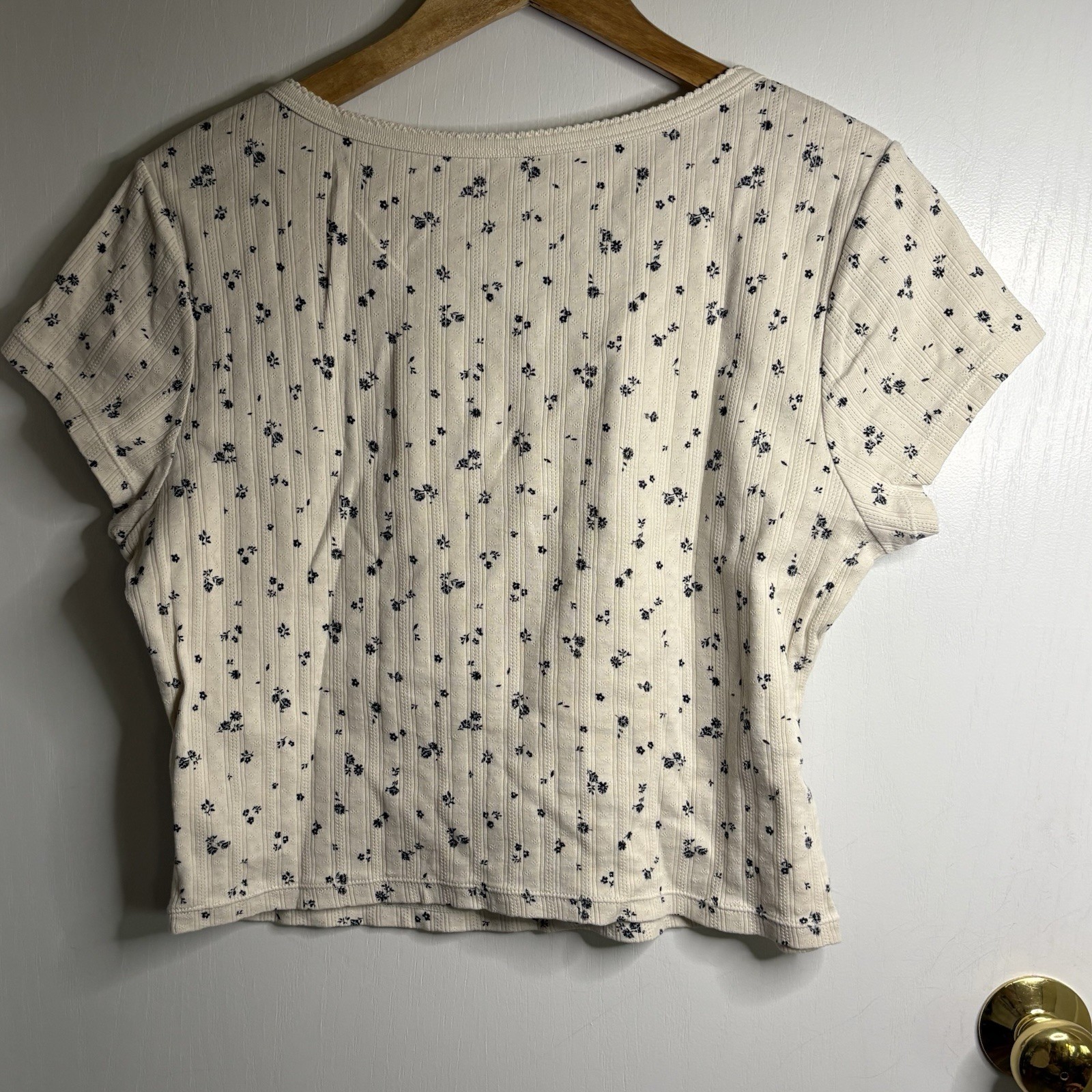 Uniqlo Women’s XL Ditsy Floral Ribbed Knit Henley Button Scoop Neck Crop Tee Y2K