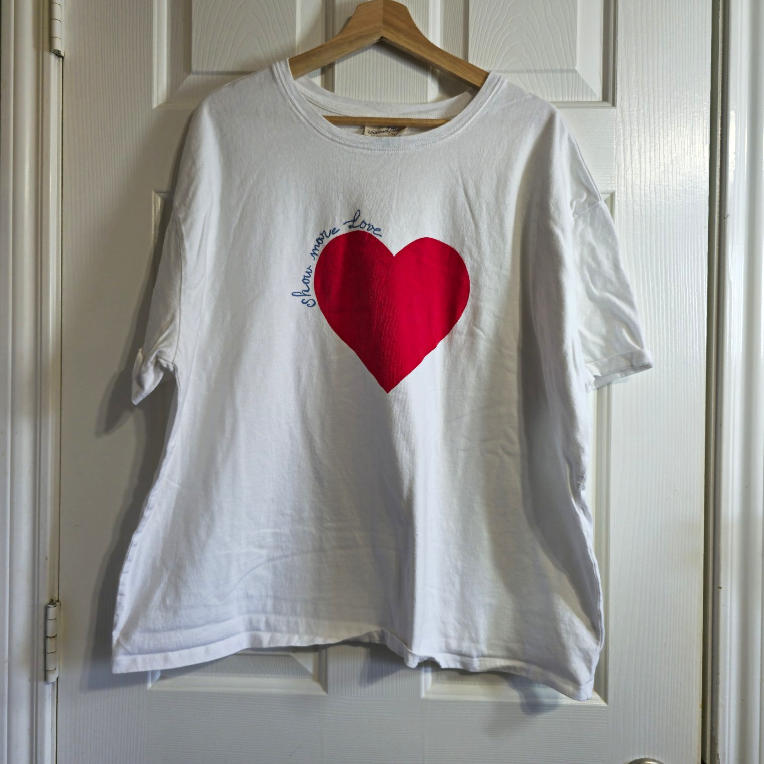 Universal Thread Women’s White Heart Love Graphic Crew Neck Tee Short Sleeve XXL