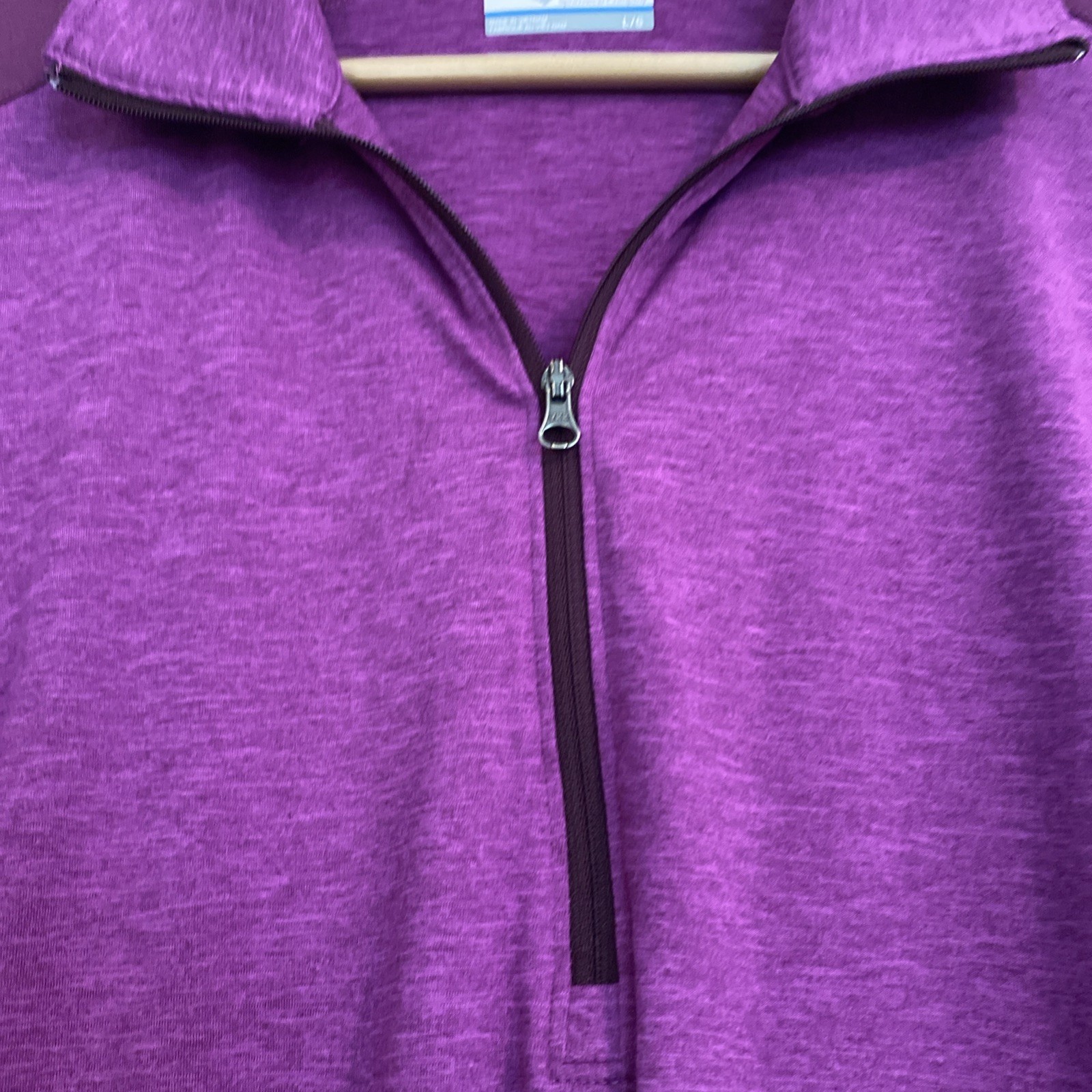Columbia purple woman’s Long Sleeve Top, Size L Large. (bin 09)