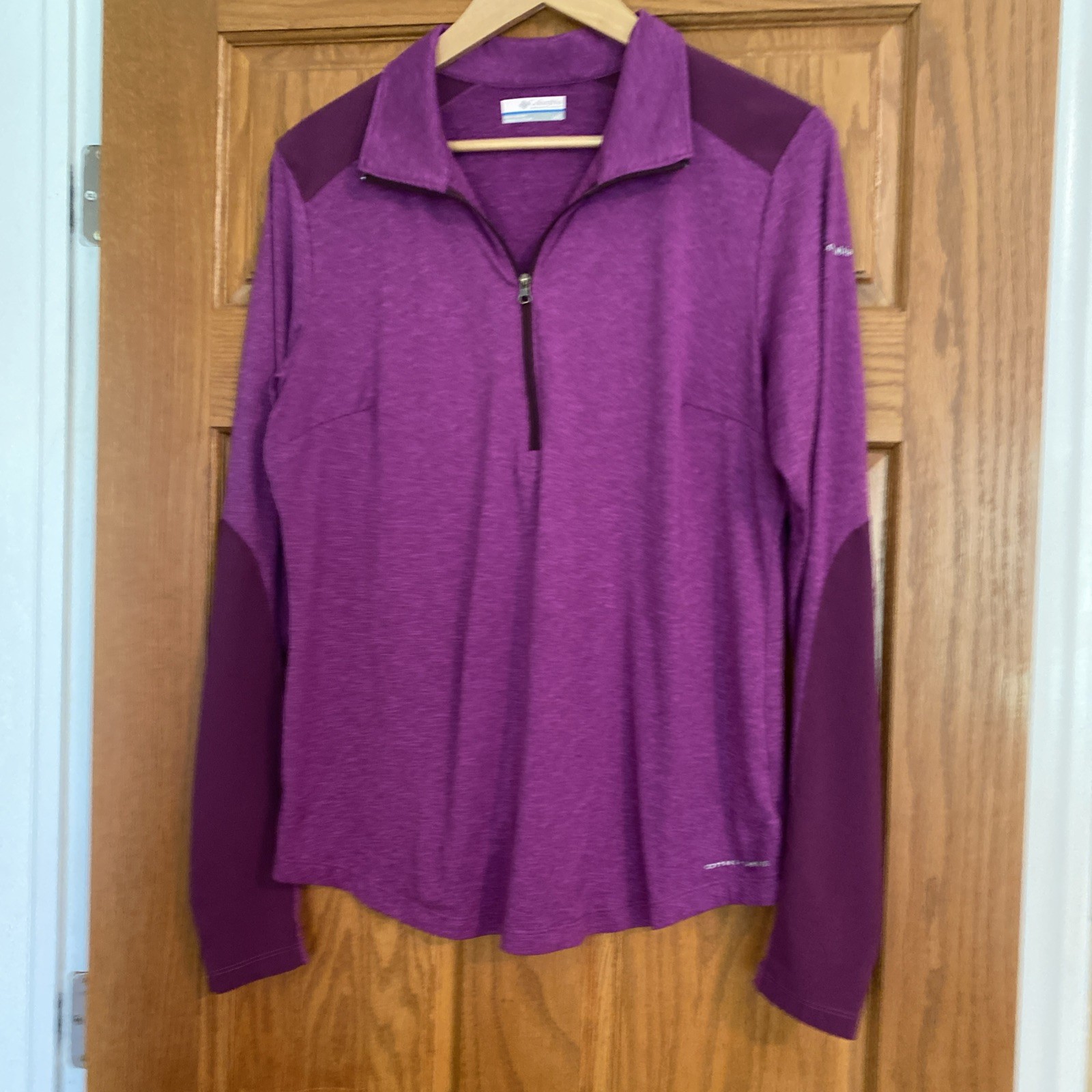 Columbia purple woman’s Long Sleeve Top, Size L Large. (bin 09)