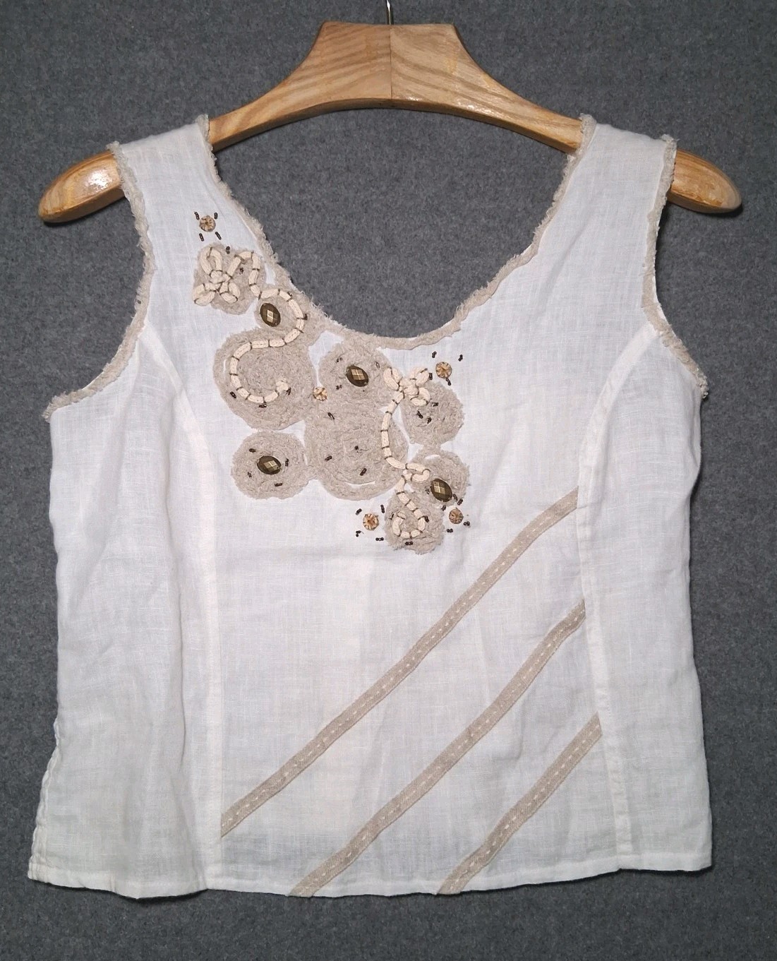 Women’s 100% Linen Tank Top Size Medium Ivory Wooden Beads Applied Geometric